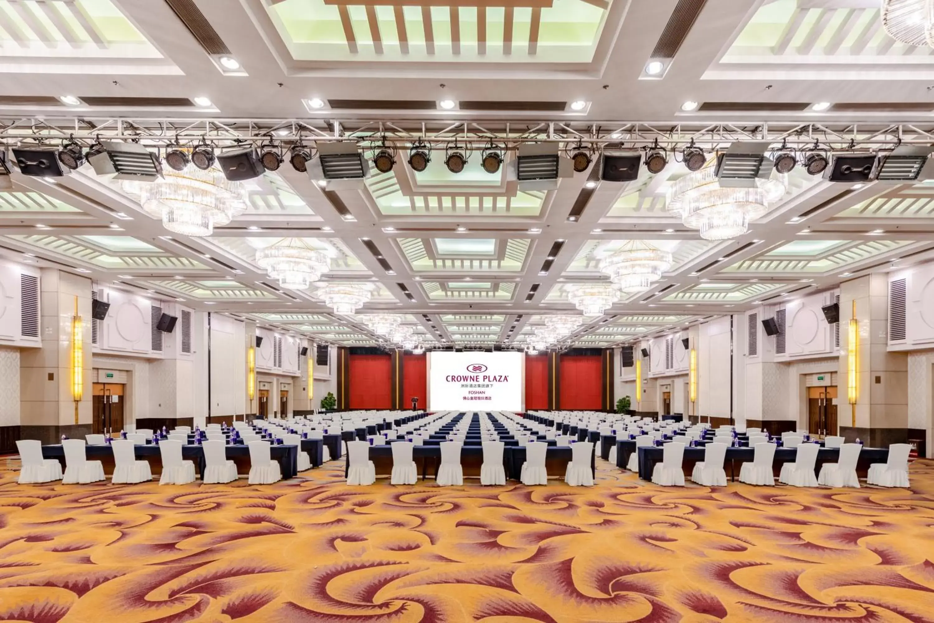 Meeting/conference room, Banquet Facilities in Crowne Plaza Foshan, an IHG Hotel - Exclusive bus stations for HKSAR round-trips