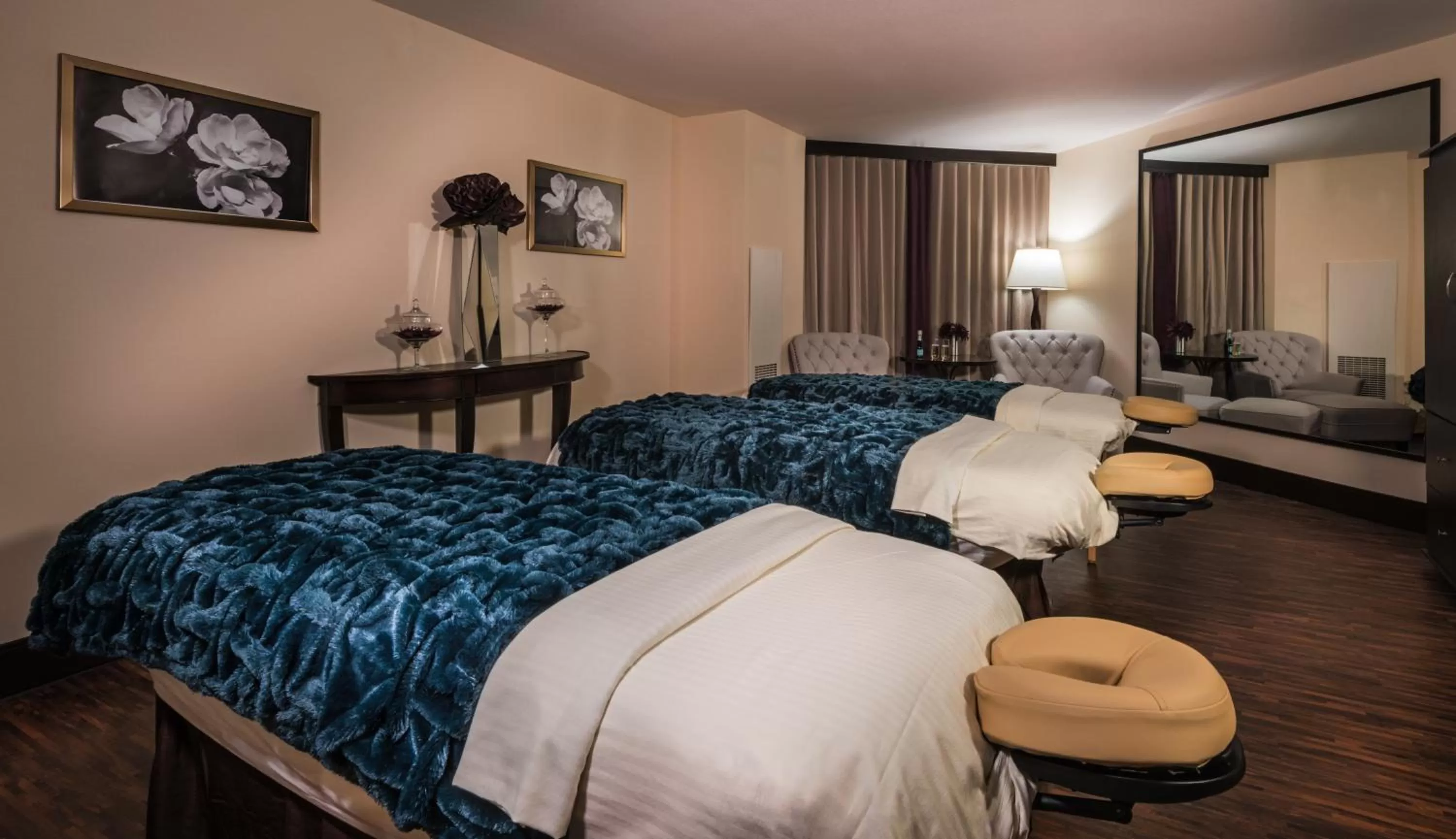 Massage, Bed in Harrah's Las Vegas, A Caesars Destination