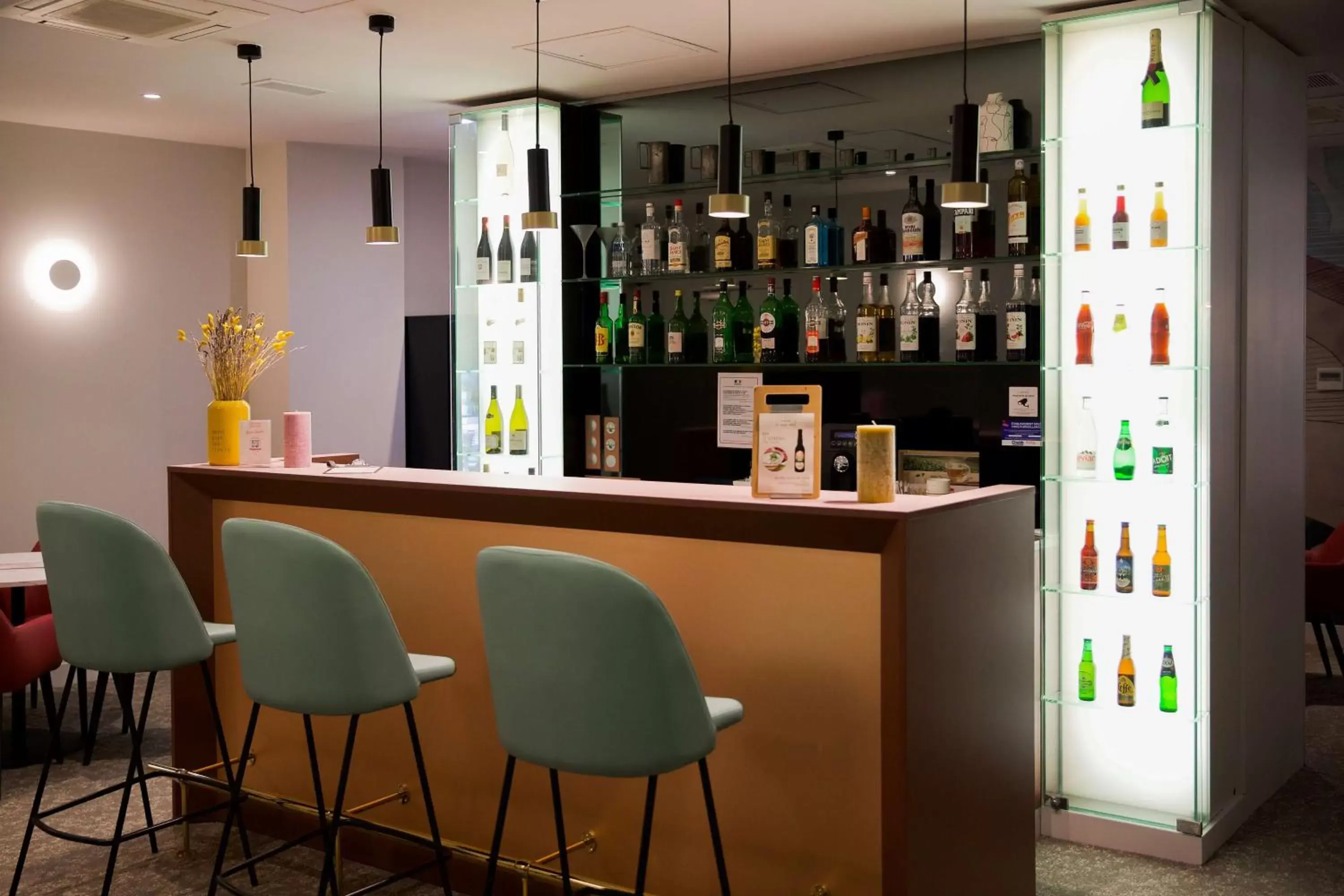 Lounge or bar, Lounge/Bar in Le Grand Hôtel Grenoble, BW Premier Collection by Best Western