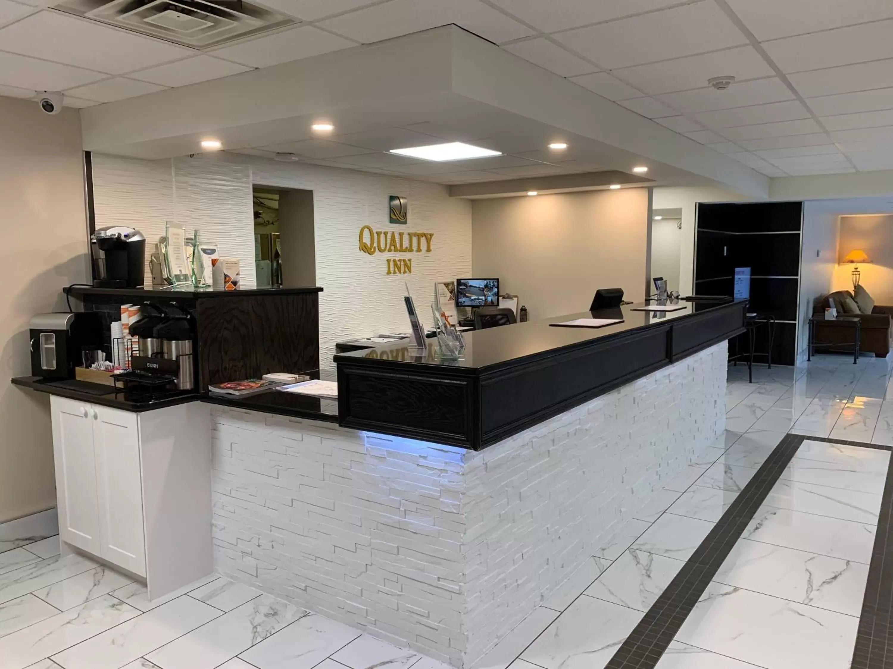 Lobby or reception in Quality Inn & Conference Centre Downtown Sudbury