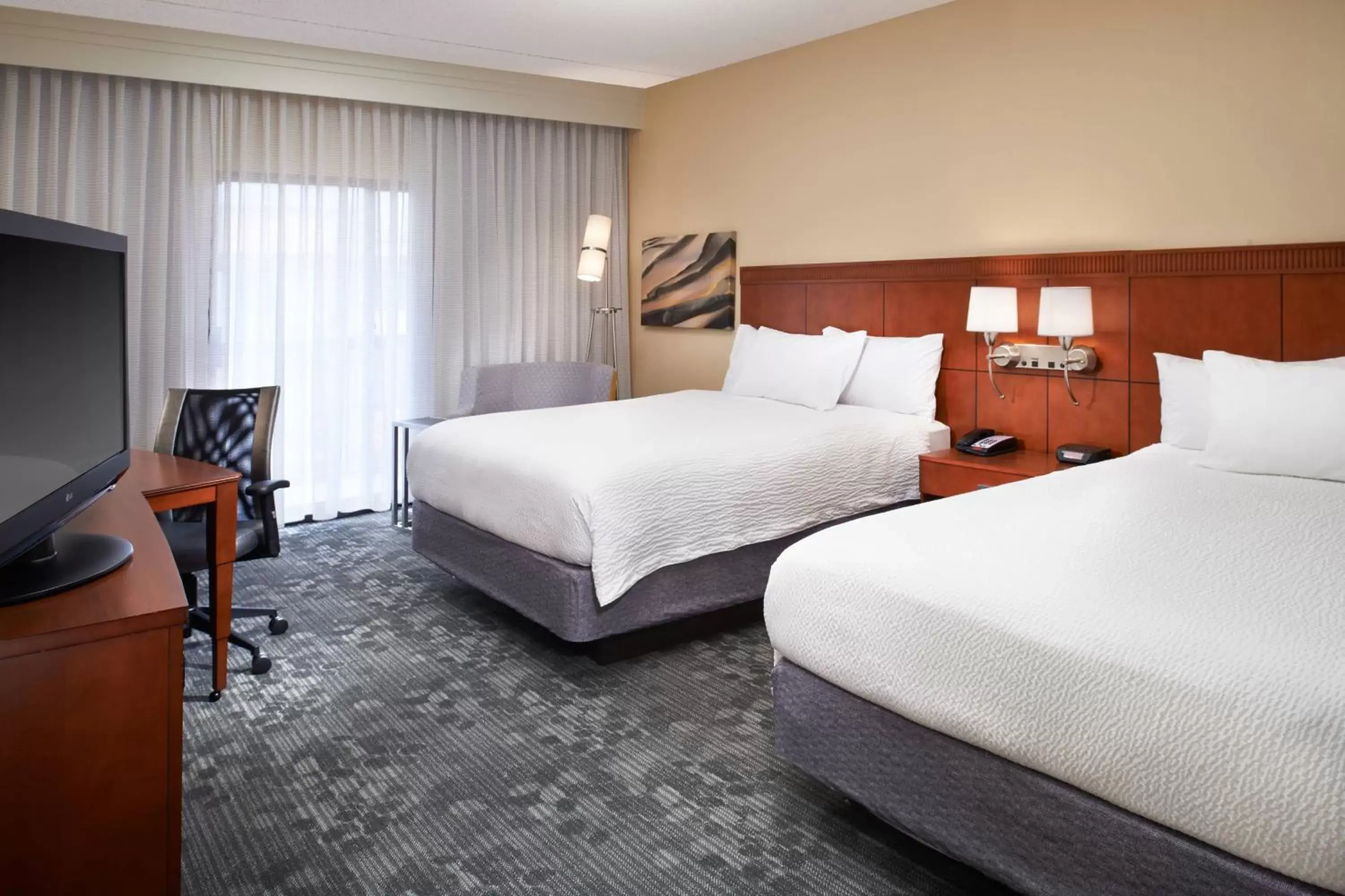 Photo of the whole room, Bed in Courtyard by Marriott Minneapolis-St. Paul Airport