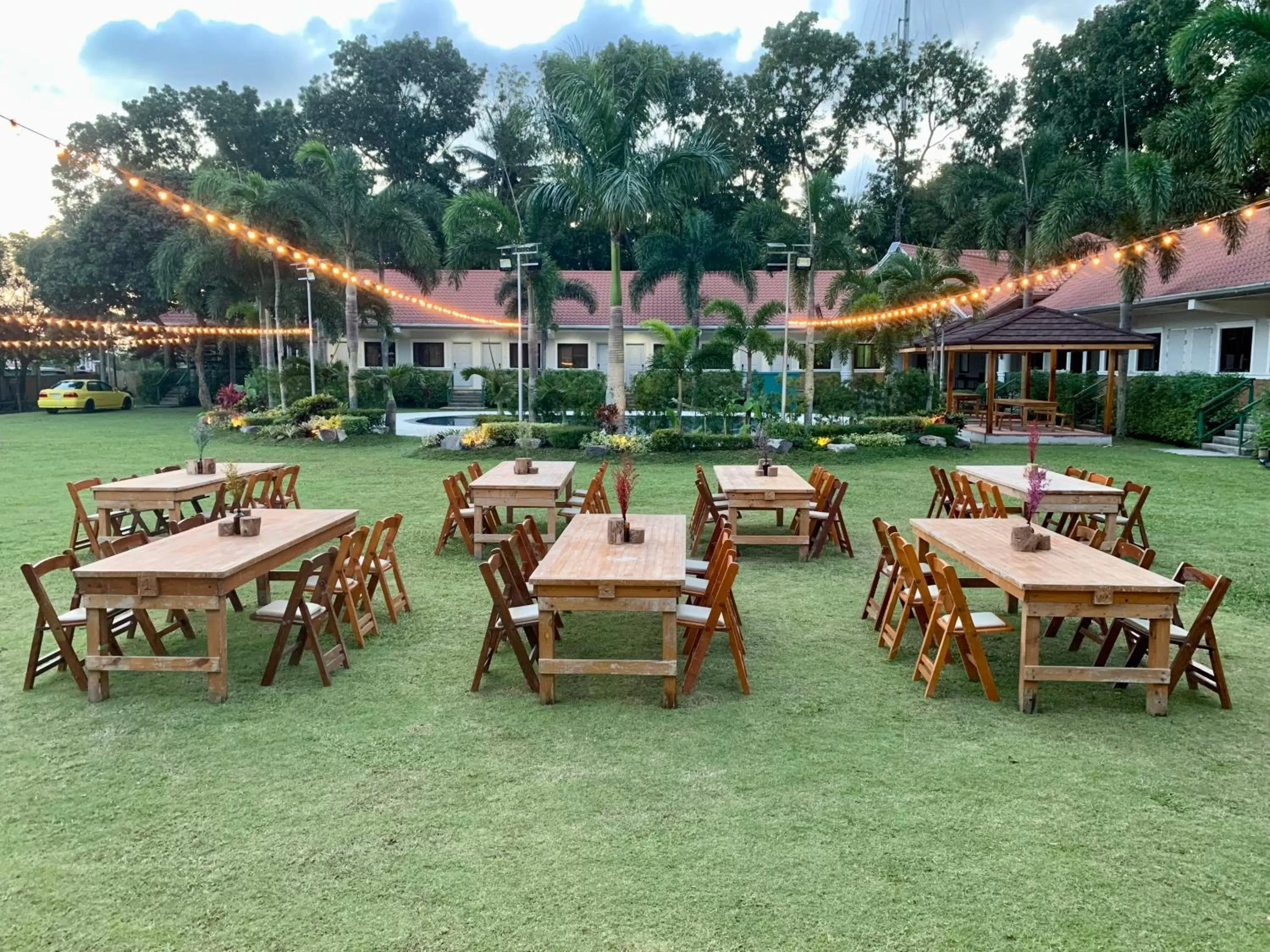 Restaurant/places to eat in 3 Peaks Resort & Boutique Hotel