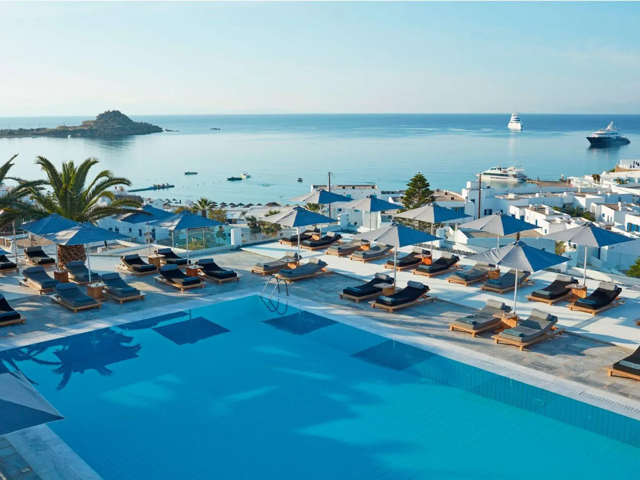 Swimming pool in Myconian Ambassador Relais & Chateaux Swimming pool in Myconian Ambassador Relais & Chateaux