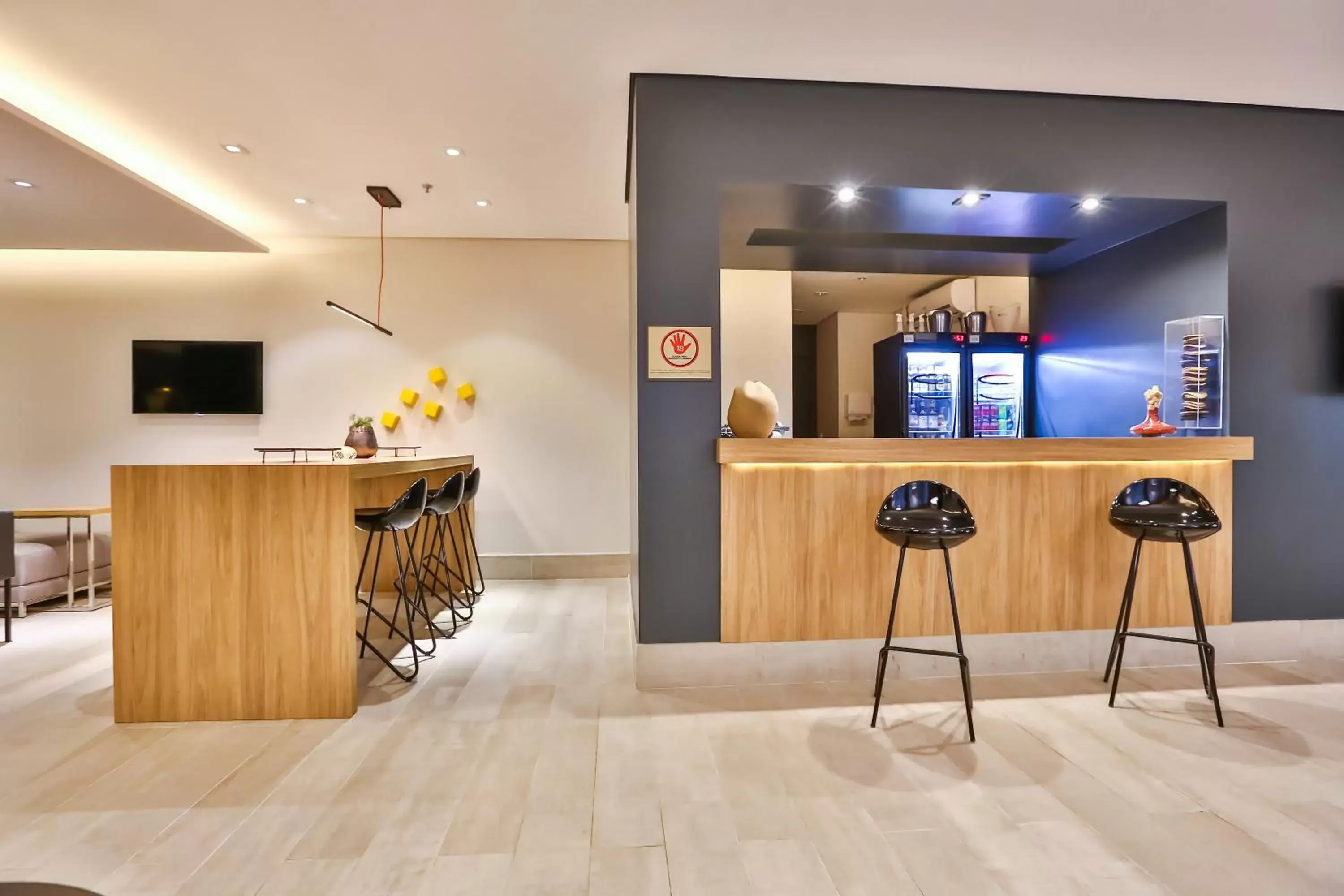 Lounge or bar, Lobby/Reception in Park Inn by Radisson Santos