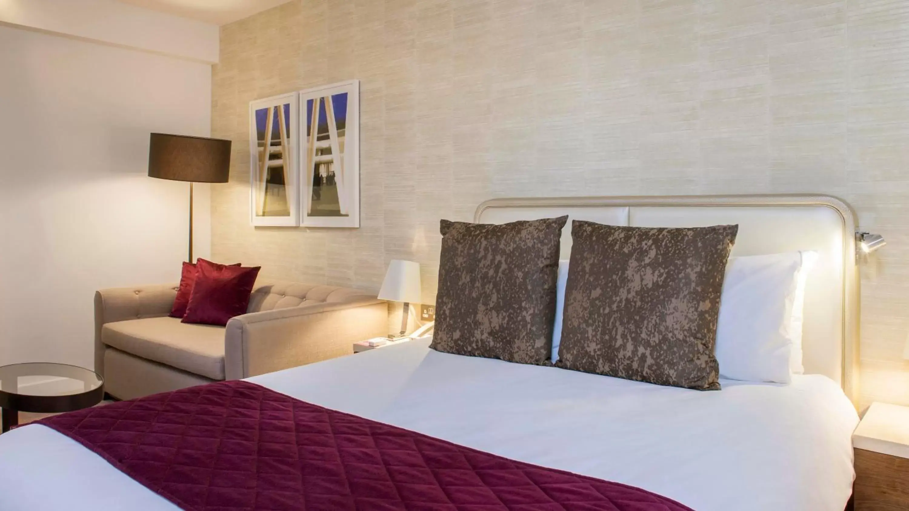 Photo of the whole room, Bed in Crowne Plaza London Kings Cross, an IHG Hotel