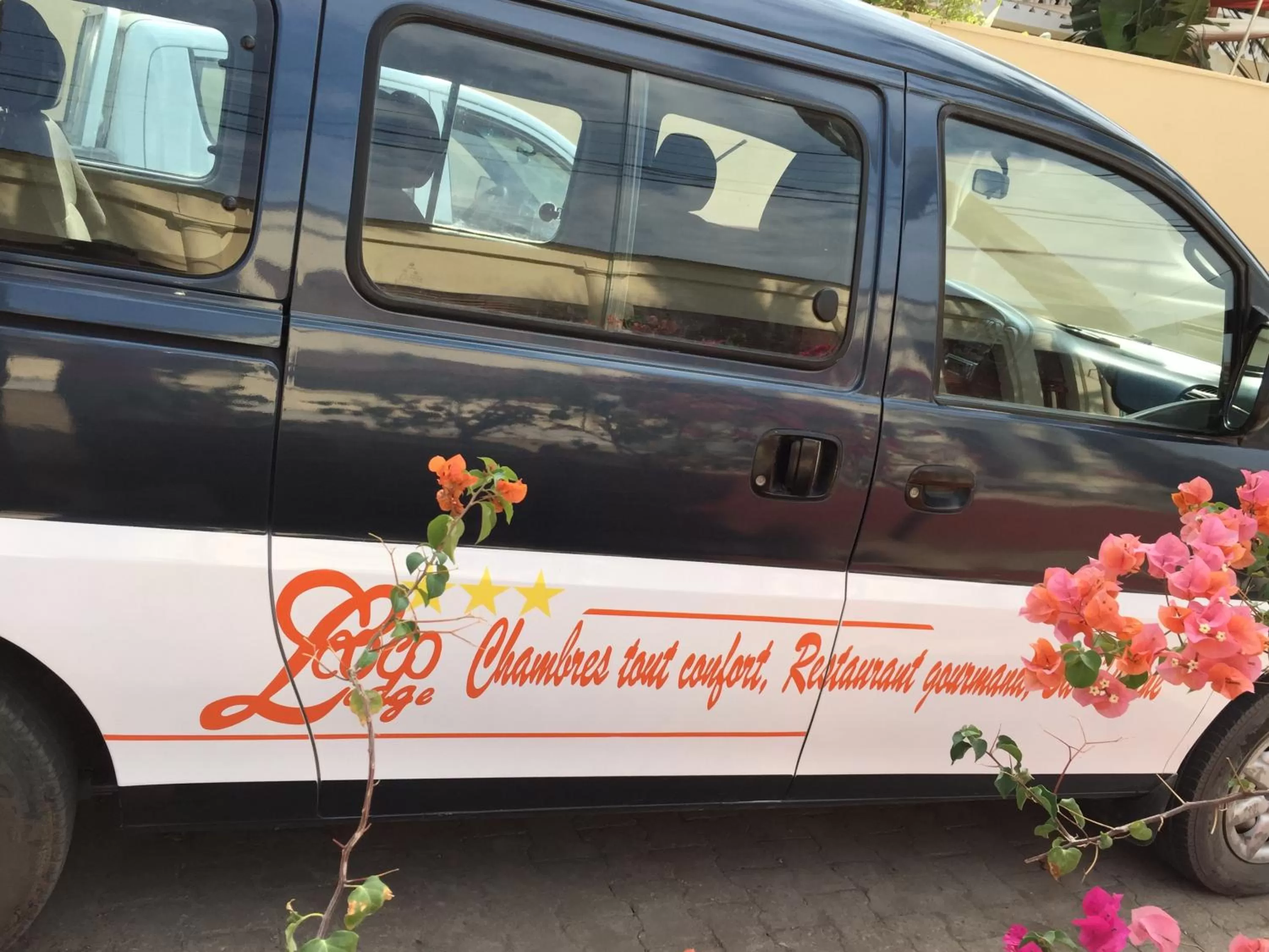 Property logo or sign in Hôtel Restaurant Coco Lodge Majunga