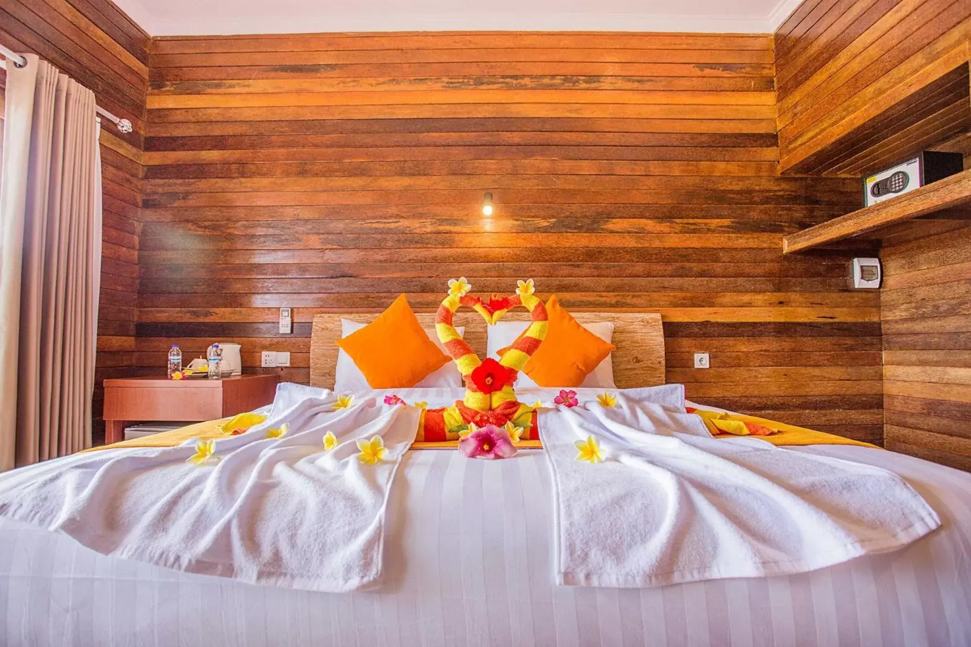 Bed in Dinatah Lembongan Villas