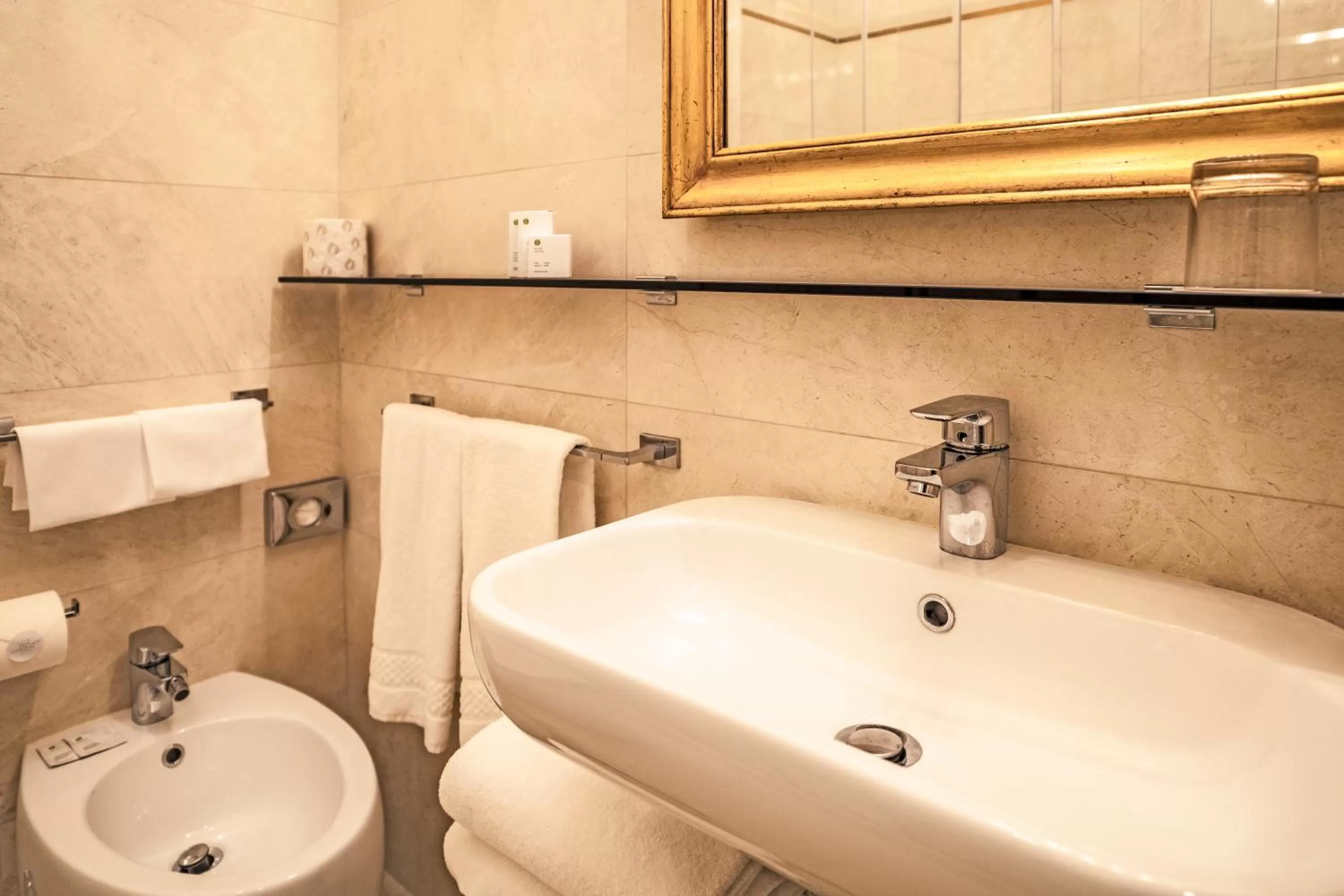 Bathroom in Palazzo Porta Romana Hotel