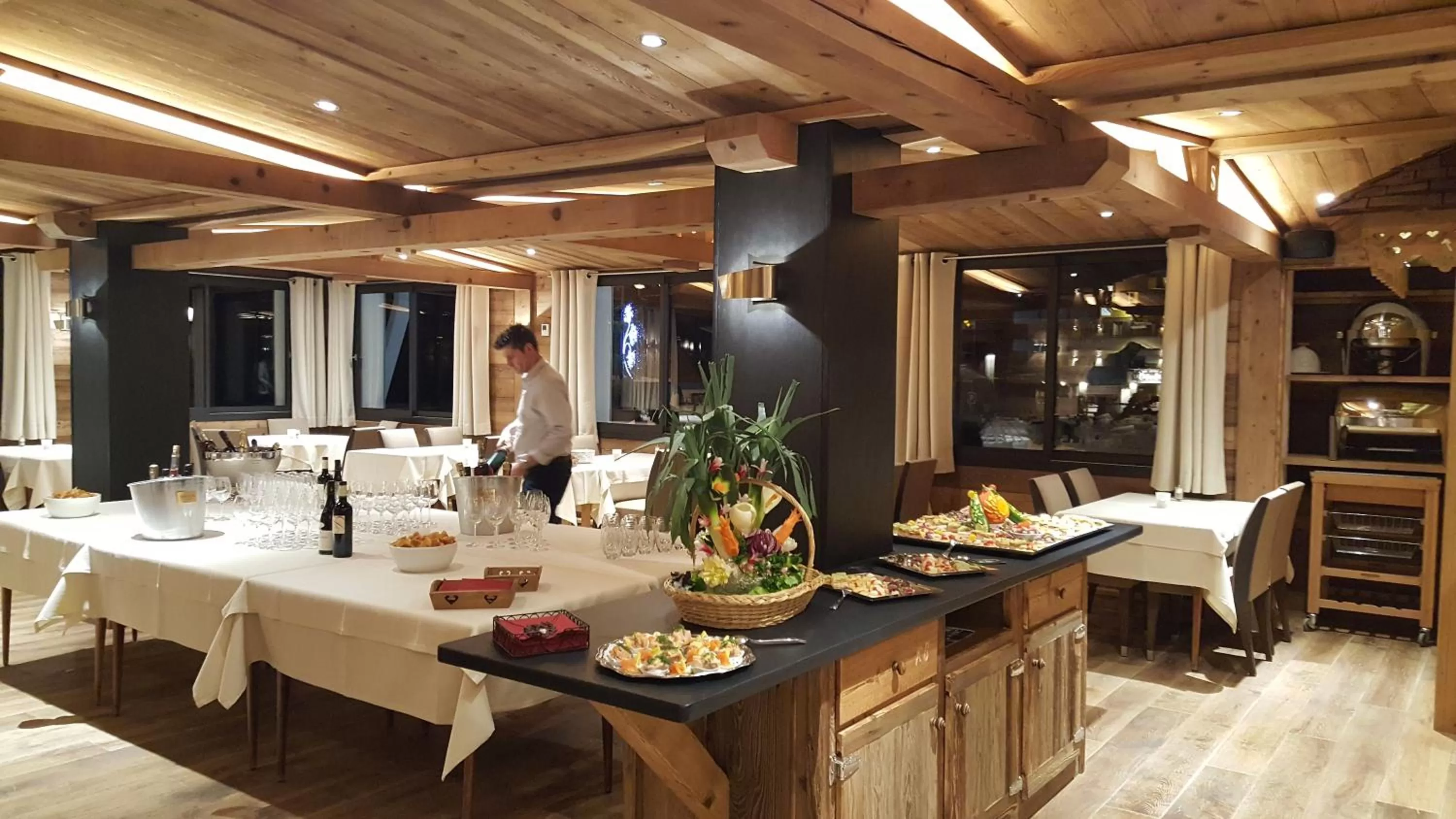 Restaurant/Places to Eat in Hôtel Le Sporting