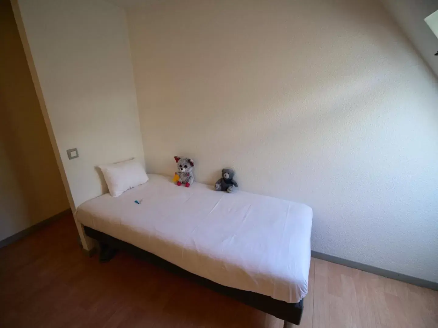 Bedroom, Bed in ibis budget Blois Centre