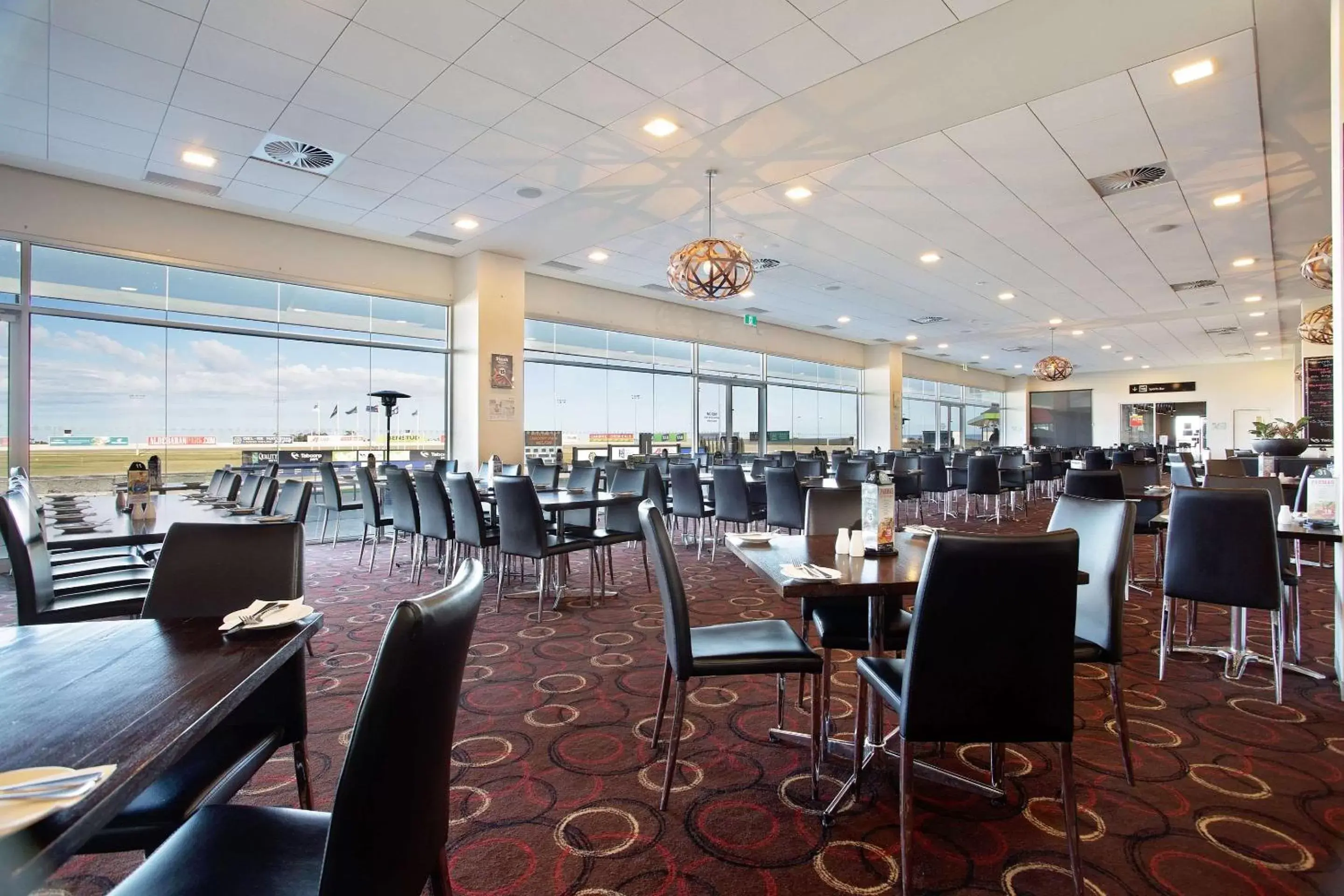 Restaurant/Places to Eat in Mantra Melbourne Melton
