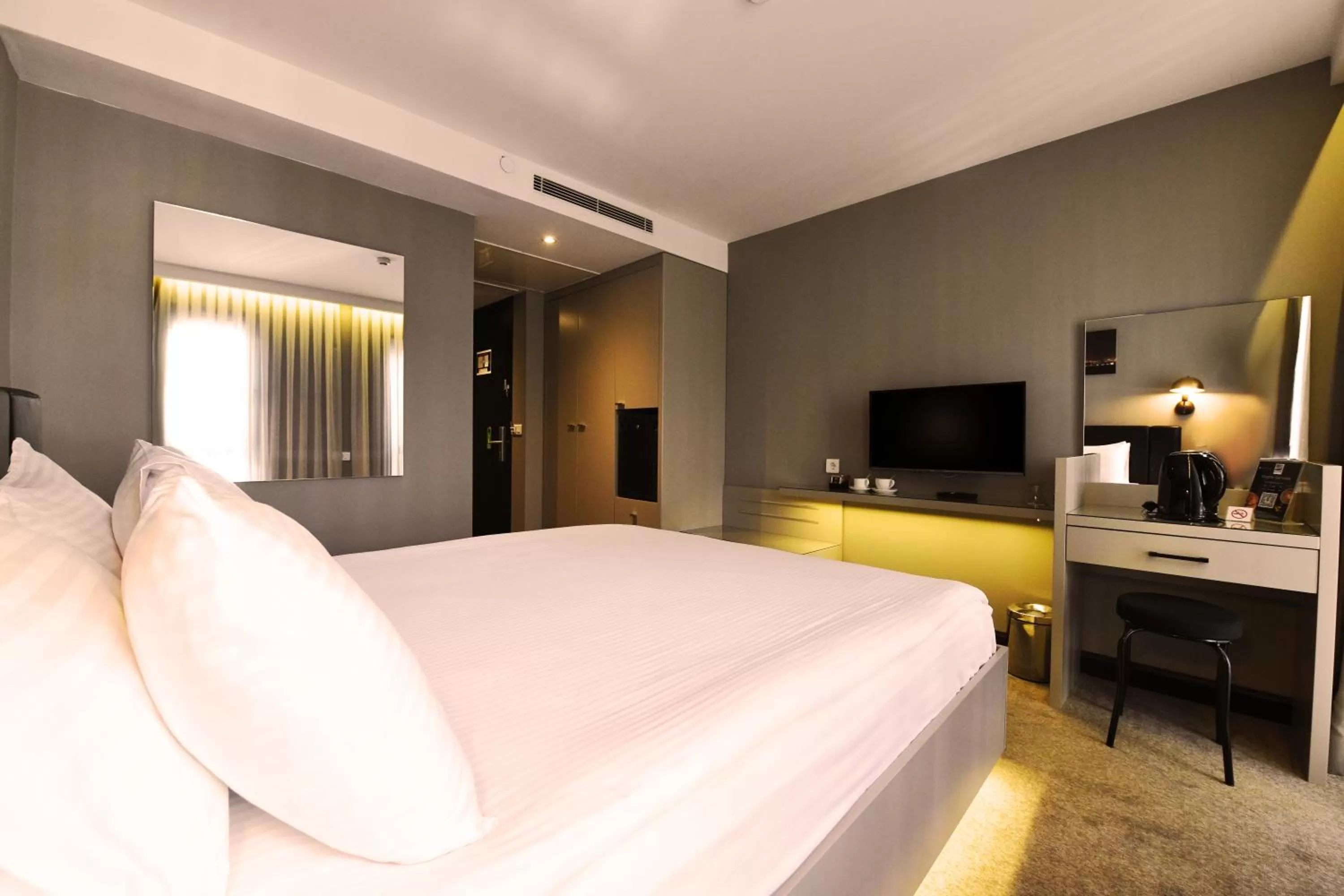 TV and multimedia, Bed in Inncity Hotel Nisantasi