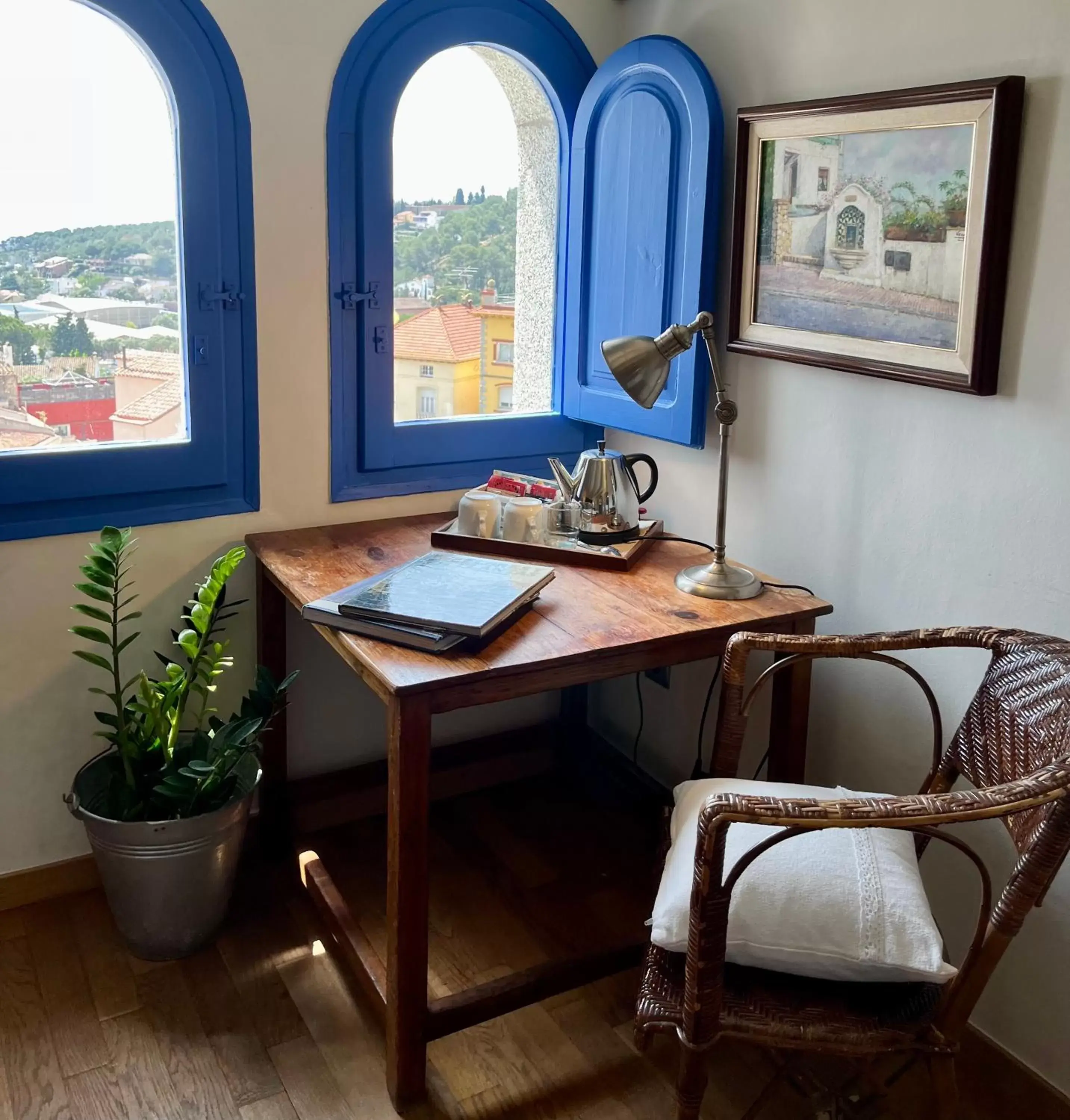 Living room, Dining Area in Hostal de la Plaça - Hotel Boutique