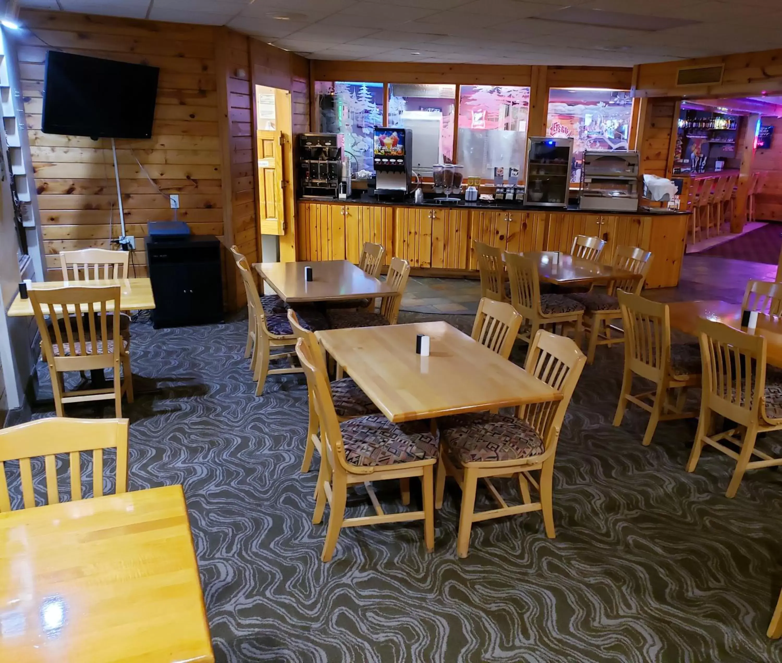 Breakfast, Restaurant/Places to Eat in SureStay Plus Hotel by Best Western Black River Falls