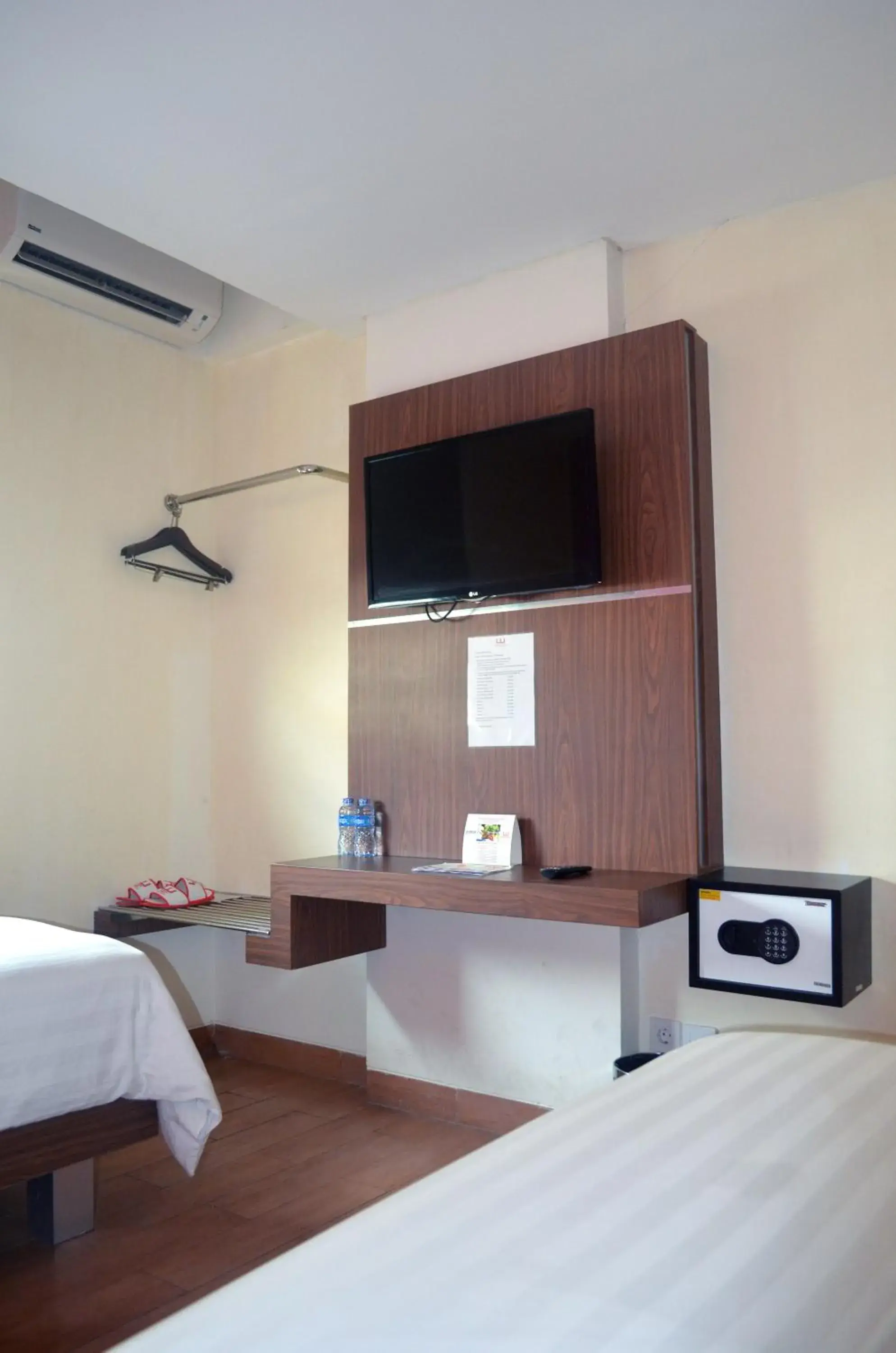 TV and multimedia, TV/Entertainment Center in Nite & Day Jakarta - Bandengan