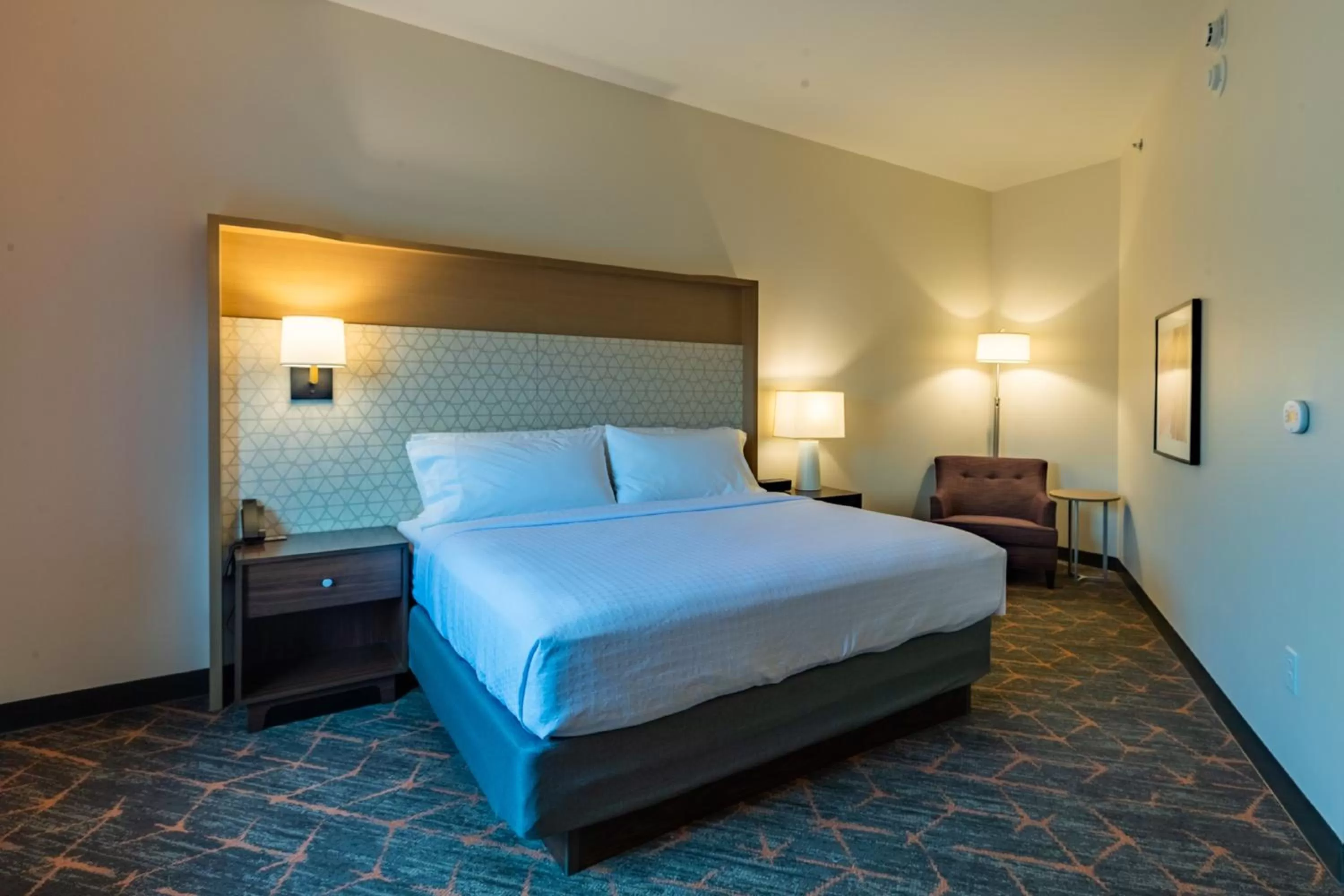 Bed in Holiday Inn & Suites Atlanta Perimeter Dunwoody, an IHG Hotel