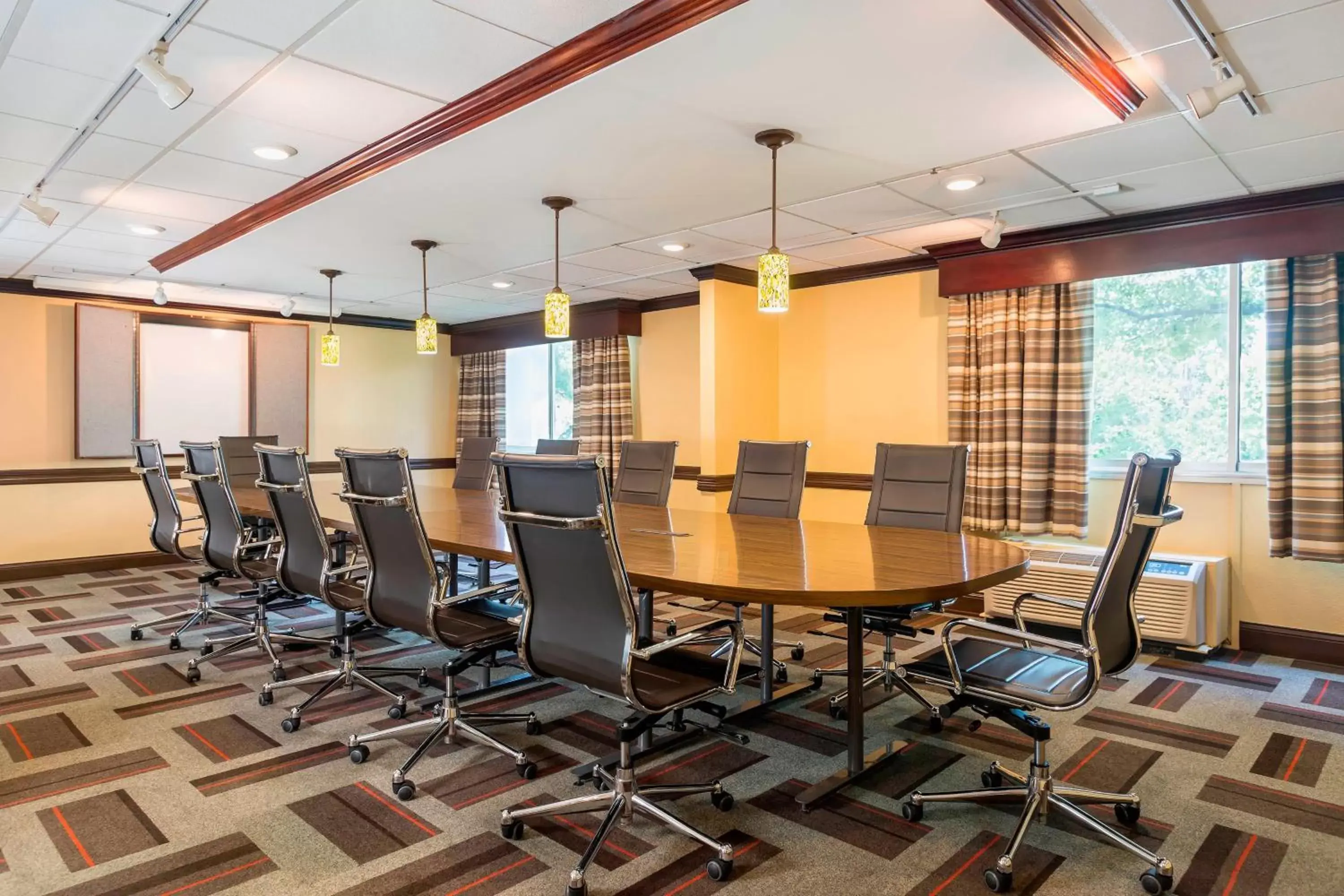 Meeting/conference room in Four Points by Sheraton Chicago O'Hare