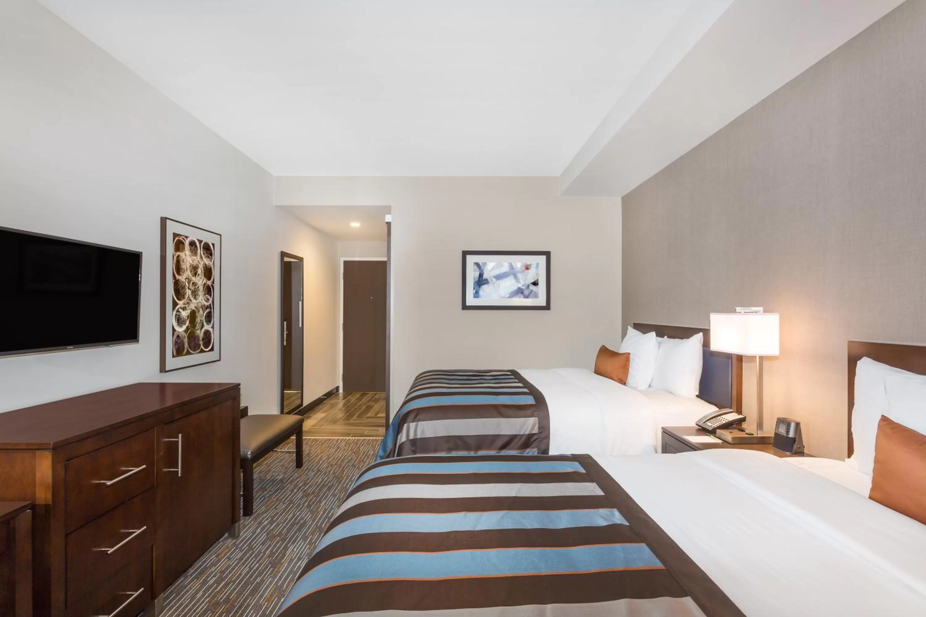 Bed in Wingate by Wyndham Miami Airport