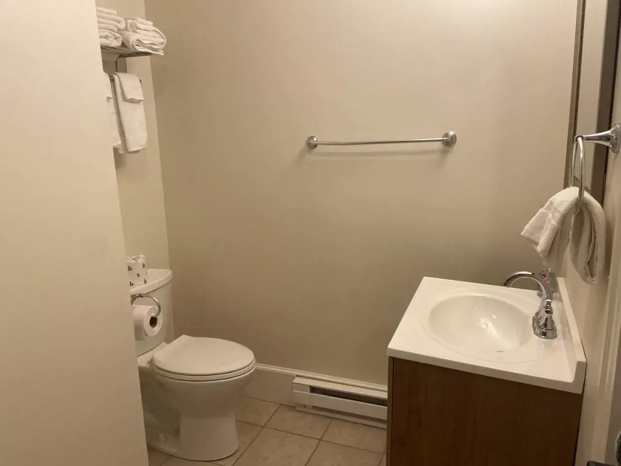 Bathroom in The Whitetail Inn and Suites- Lincoln