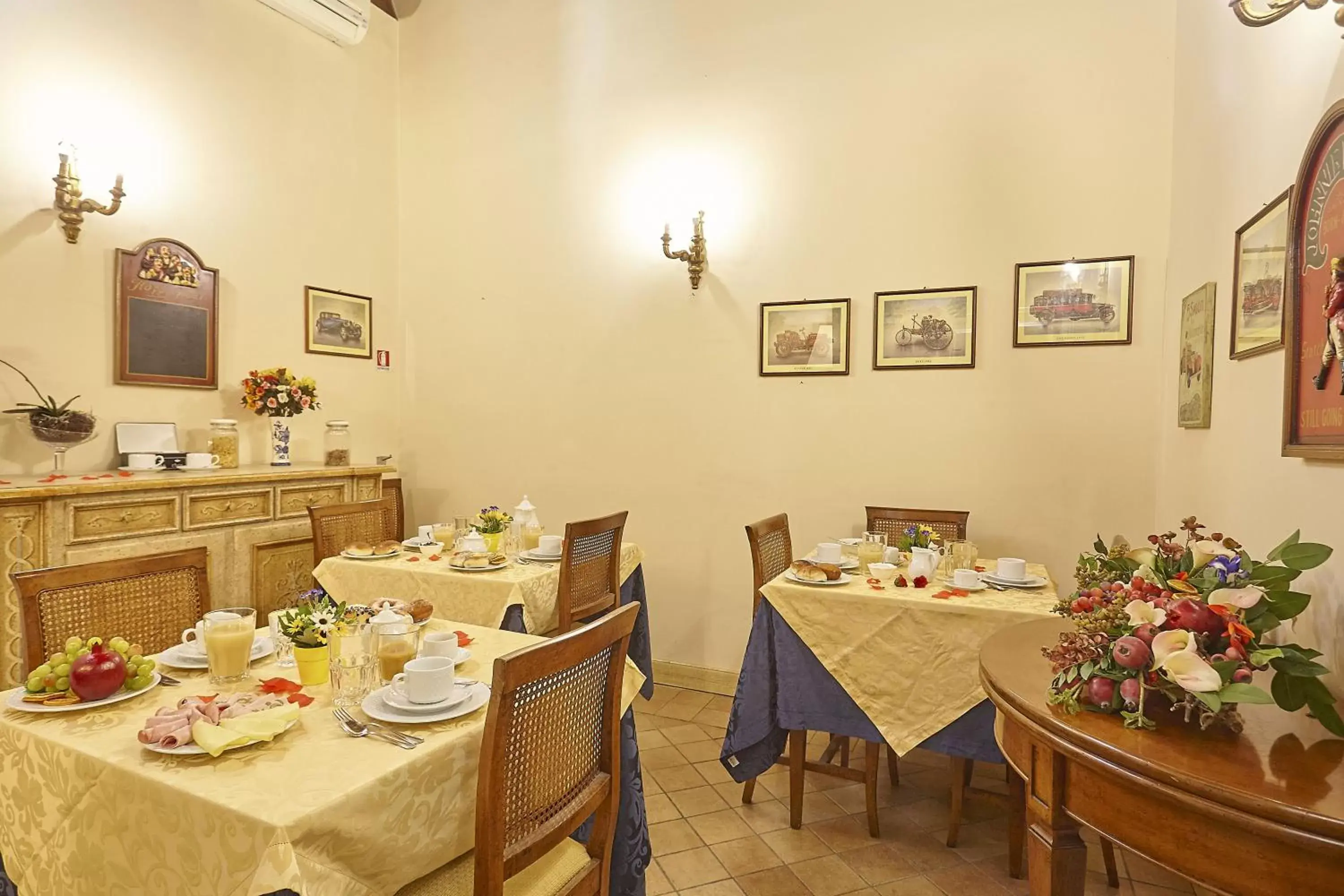 Communal lounge/ TV room, Restaurant/Places to Eat in Locanda del Gagini