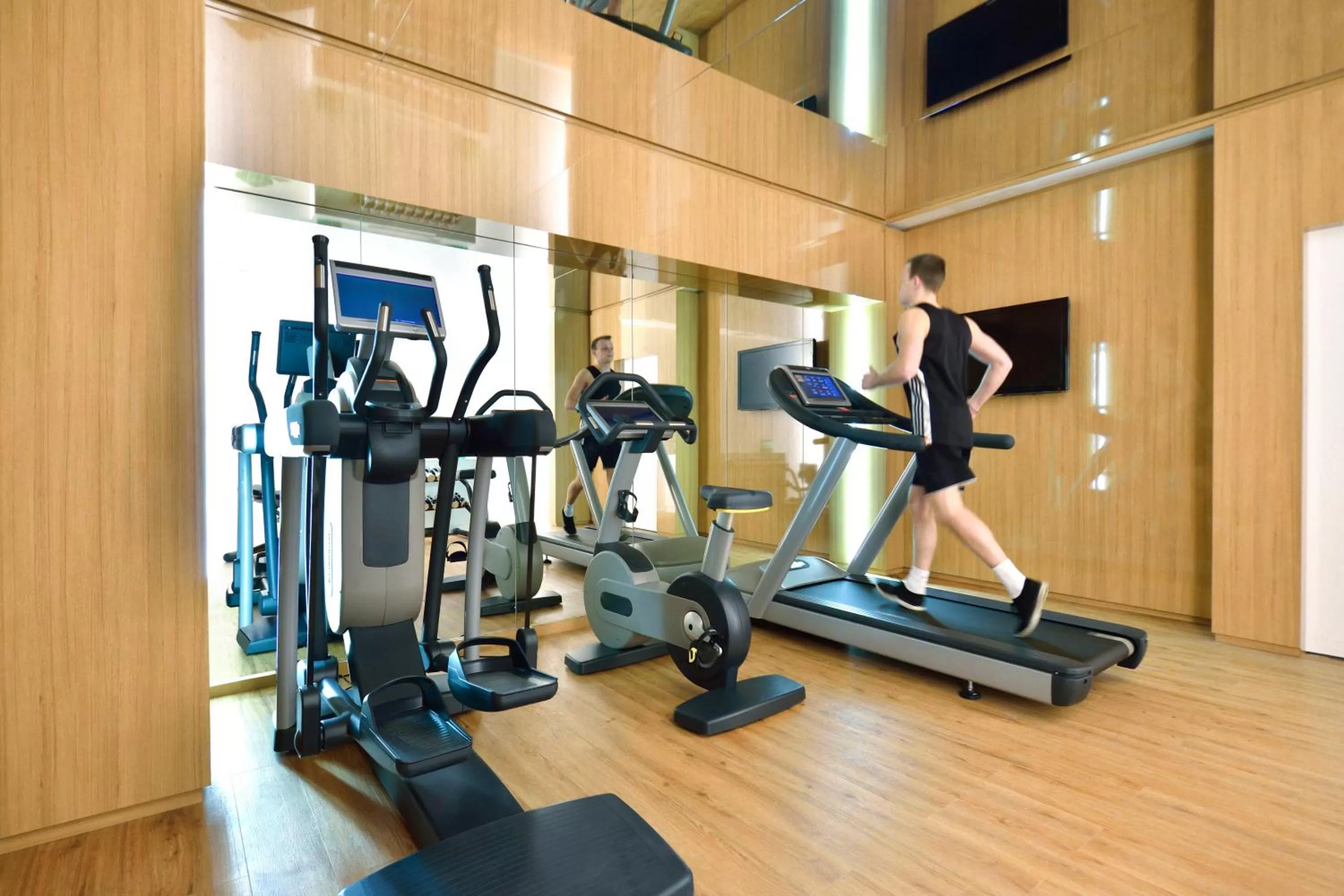 Fitness centre/facilities in l'Echiquier Opéra Hotel Paris - MGallery Collection