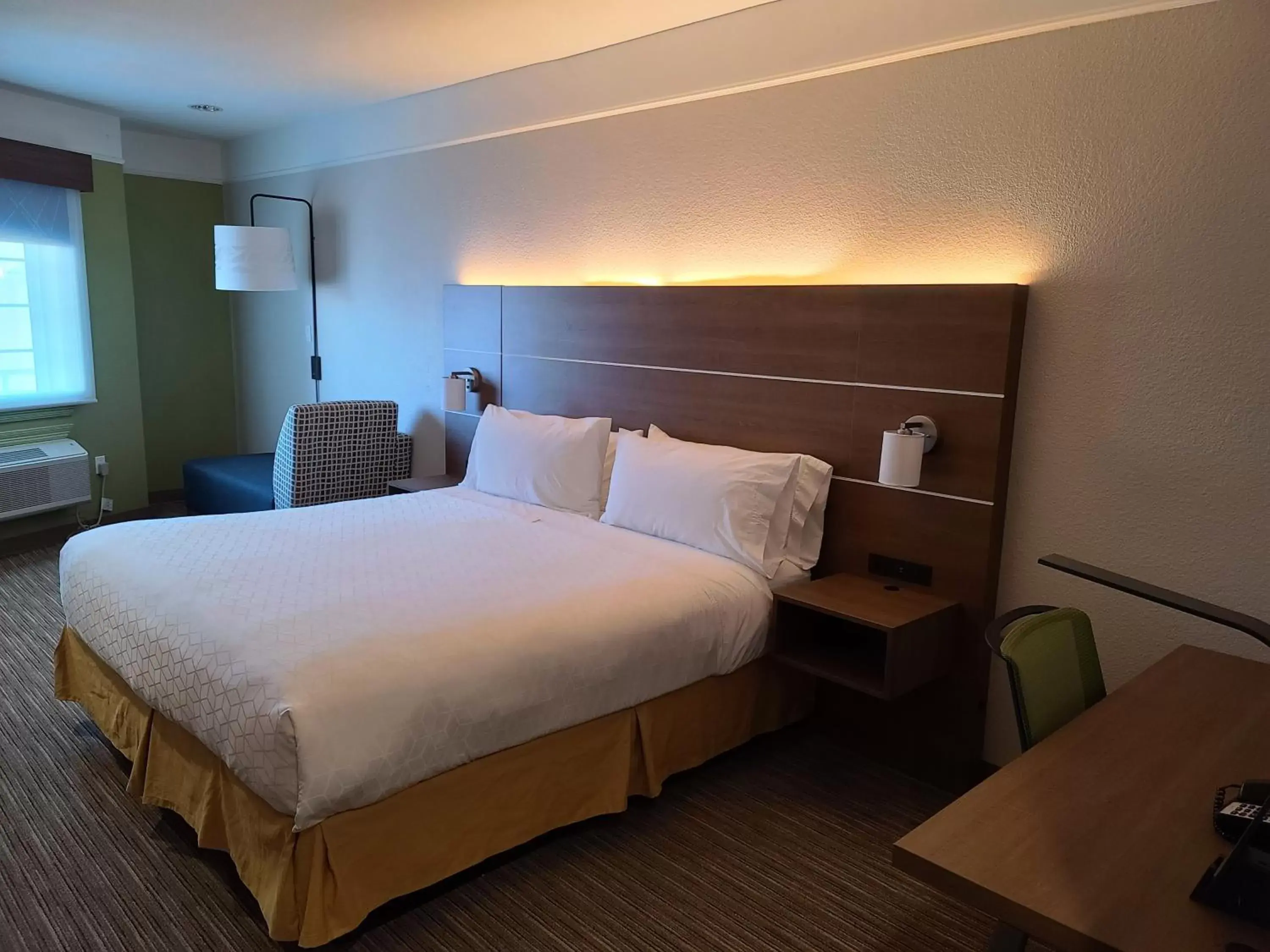 Photo of the whole room, Bed in Holiday Inn Express Hotel Galveston West-Seawall, an IHG Hotel