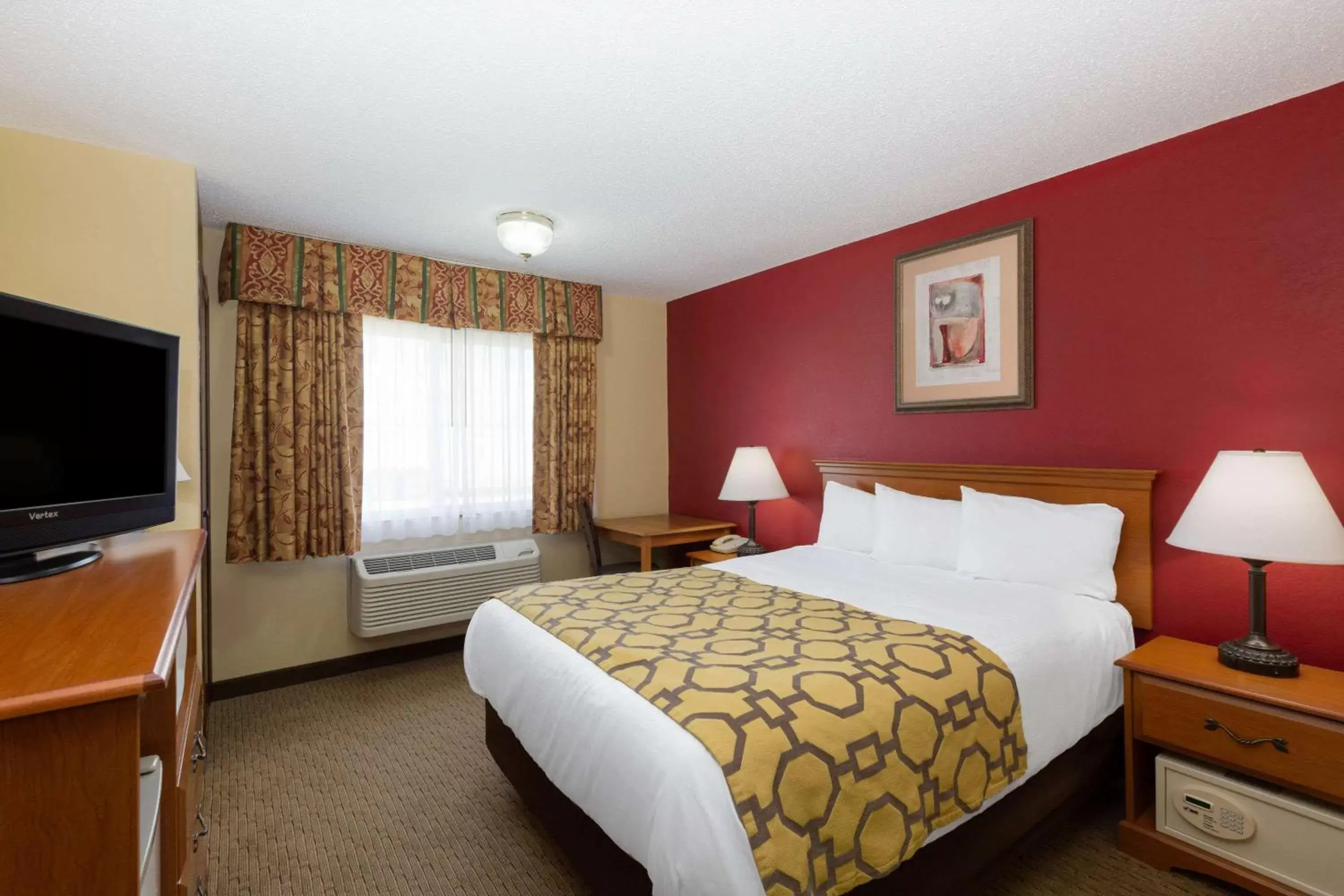 Photo of the whole room, Bed in Baymont by Wyndham Fort Dodge