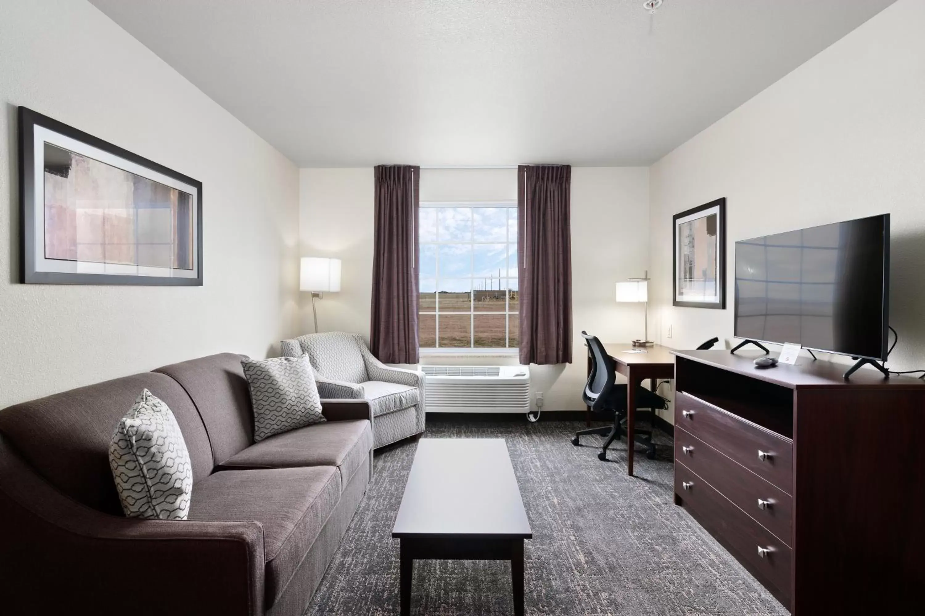 Living room, Seating Area in Cobblestone Inn & Suites - Yuma