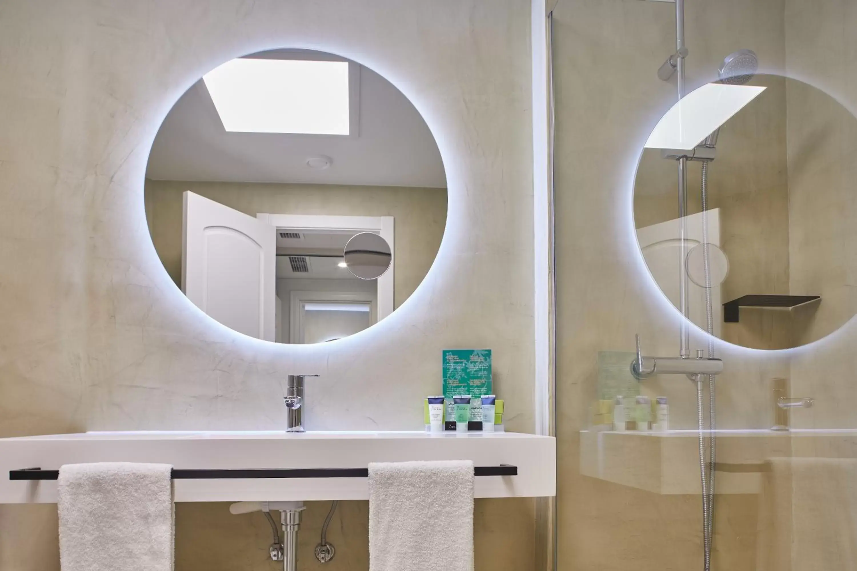 Standard Double or Twin Room with Extra Bed in Silken Río Santander Standard Double or Twin Room with Extra Bed in Silken Río Santander