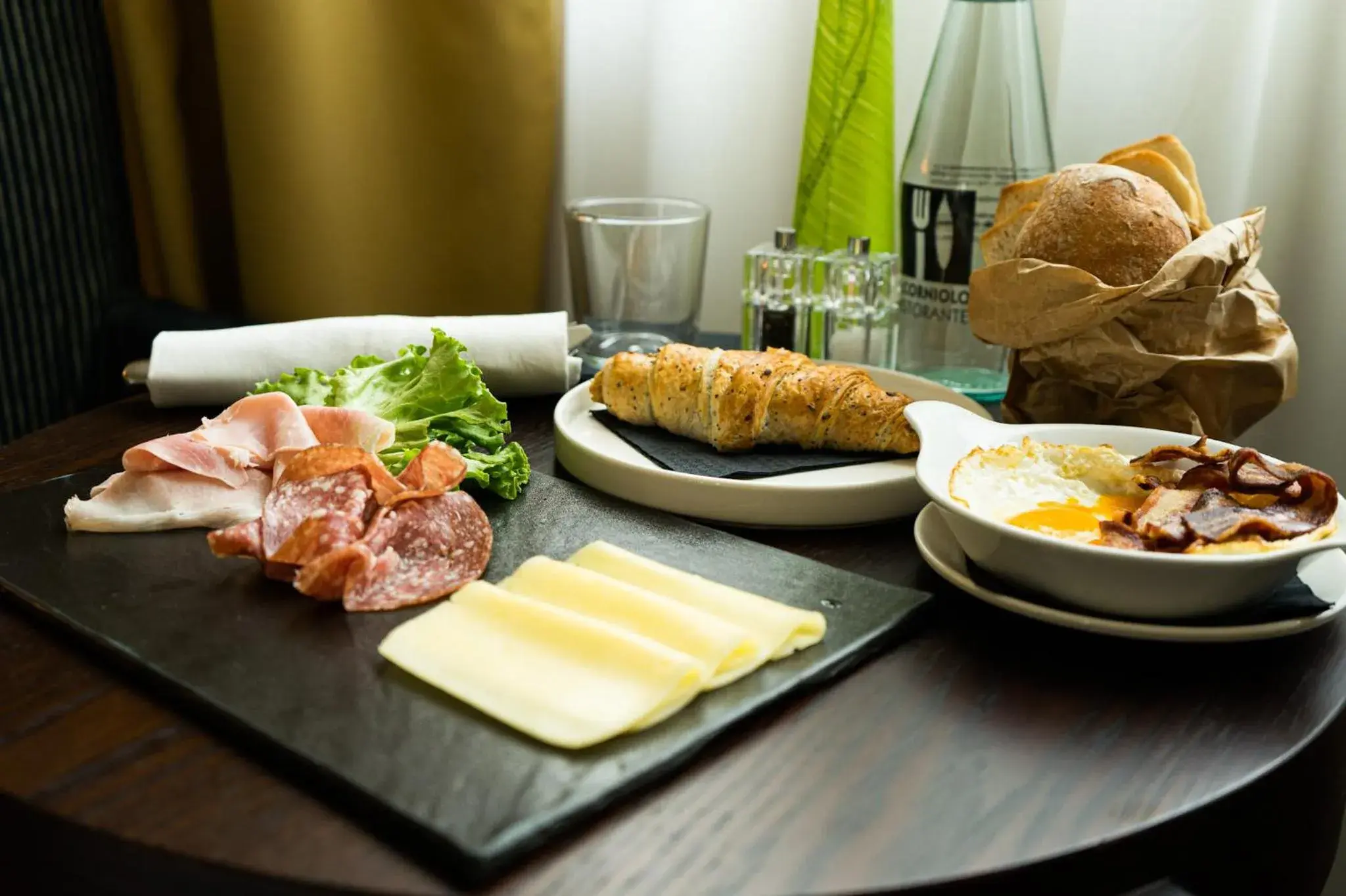 Food and drinks in Best Western Plus Hotel Le Favaglie