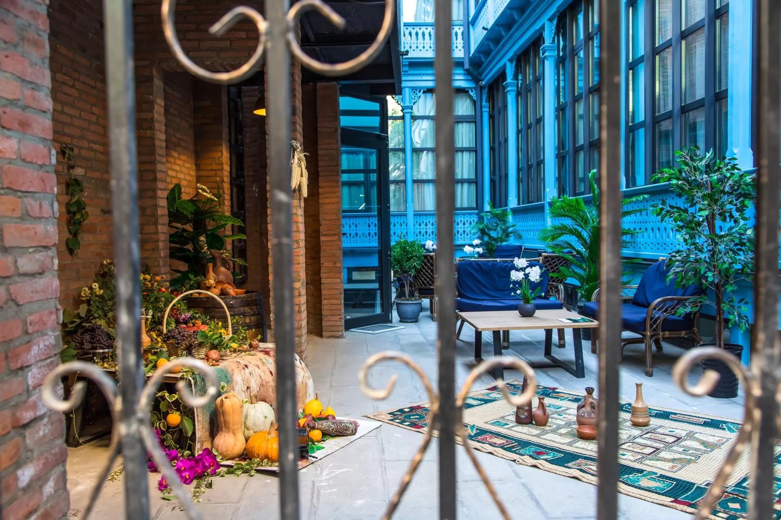 Facade/entrance in Royal Inn