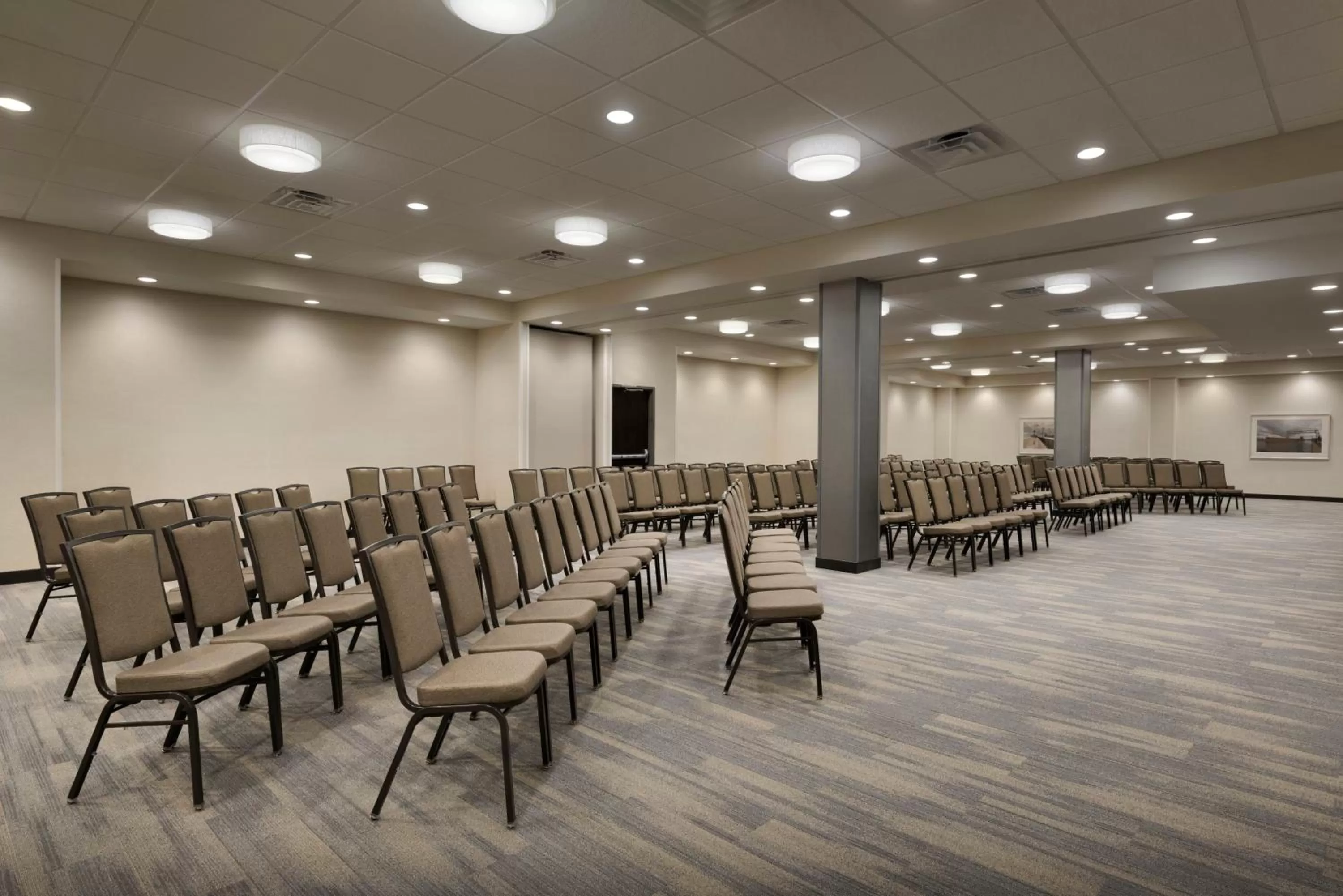 Meeting/conference room in Holiday Inn & Suites Duluth-Downtown by IHG