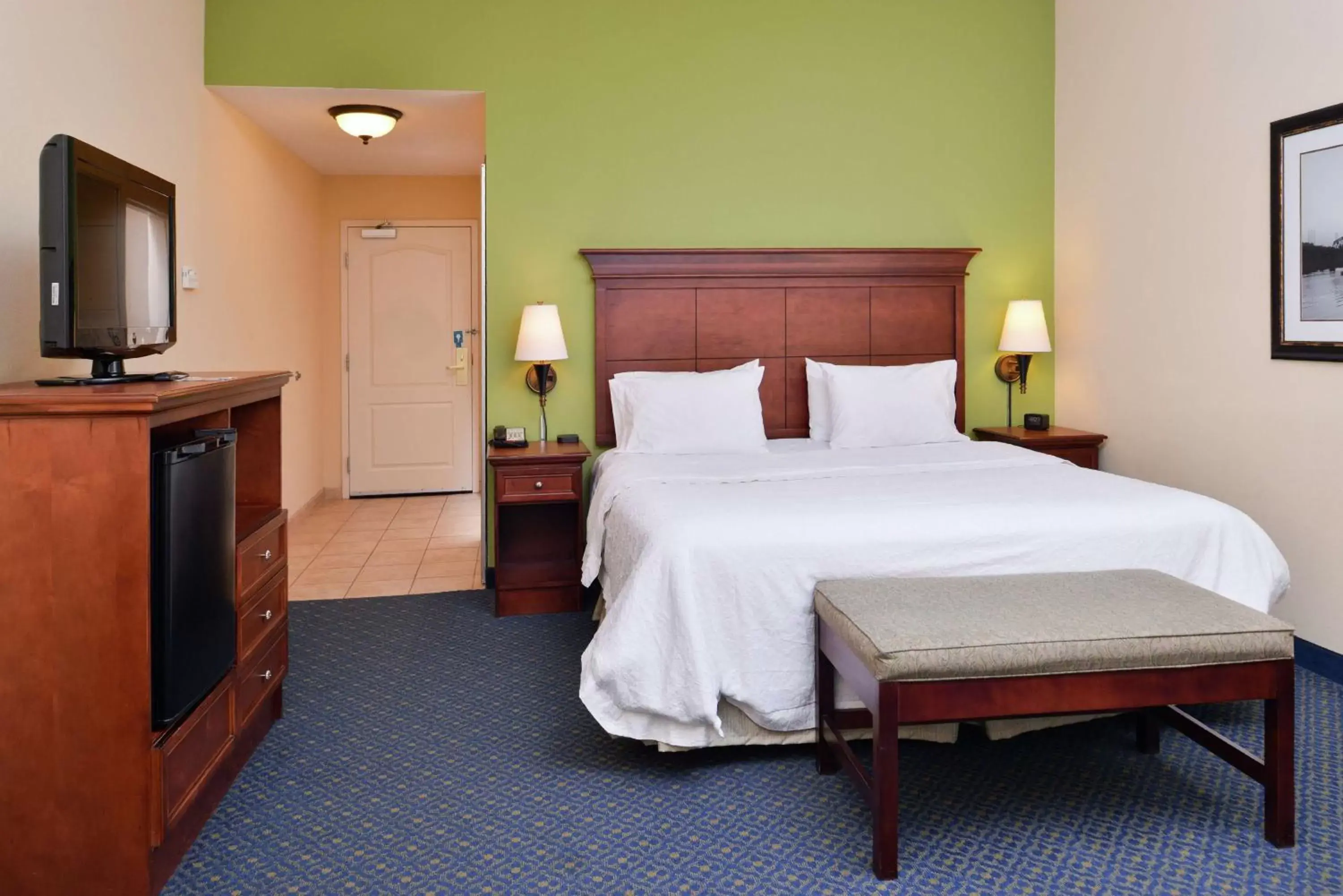 Bedroom, Bed in Hampton Inn Jackson-College Avenue