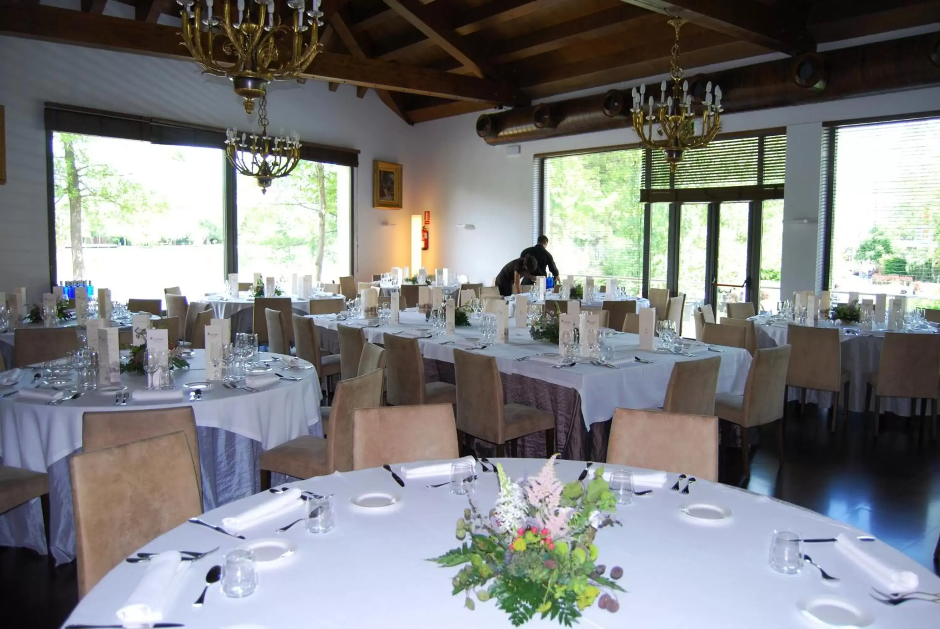 Banquet/Function facilities, Restaurant/Places to Eat in Hotel Villa Paulita