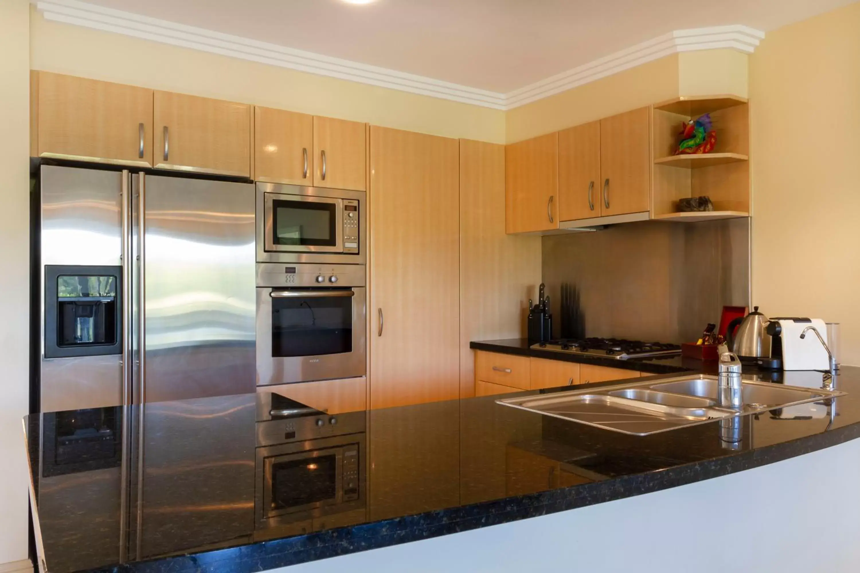 Kitchen or kitchenette, Kitchen/Kitchenette in Paradise Links Resort Port Douglas