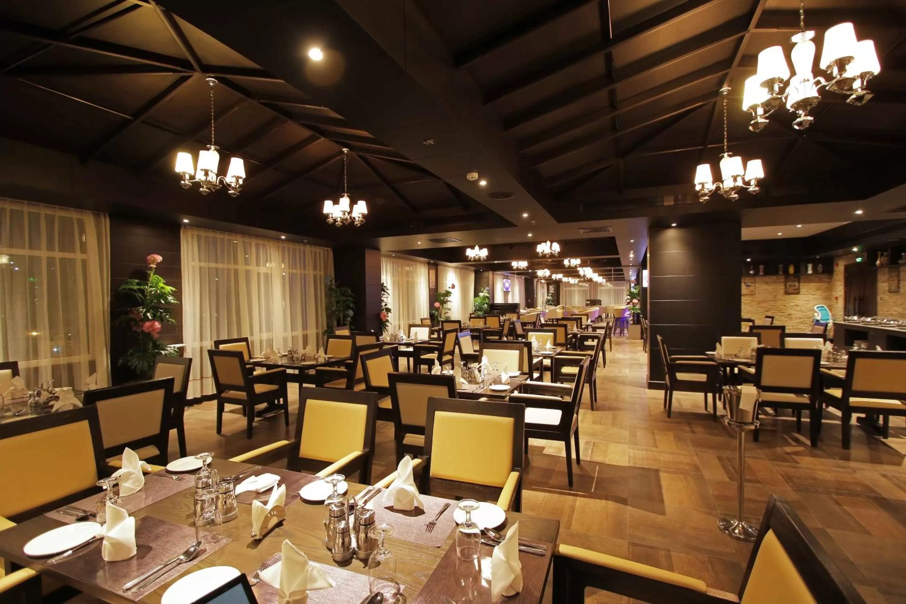 Restaurant/places to eat in Park Regis Lotus Hotel