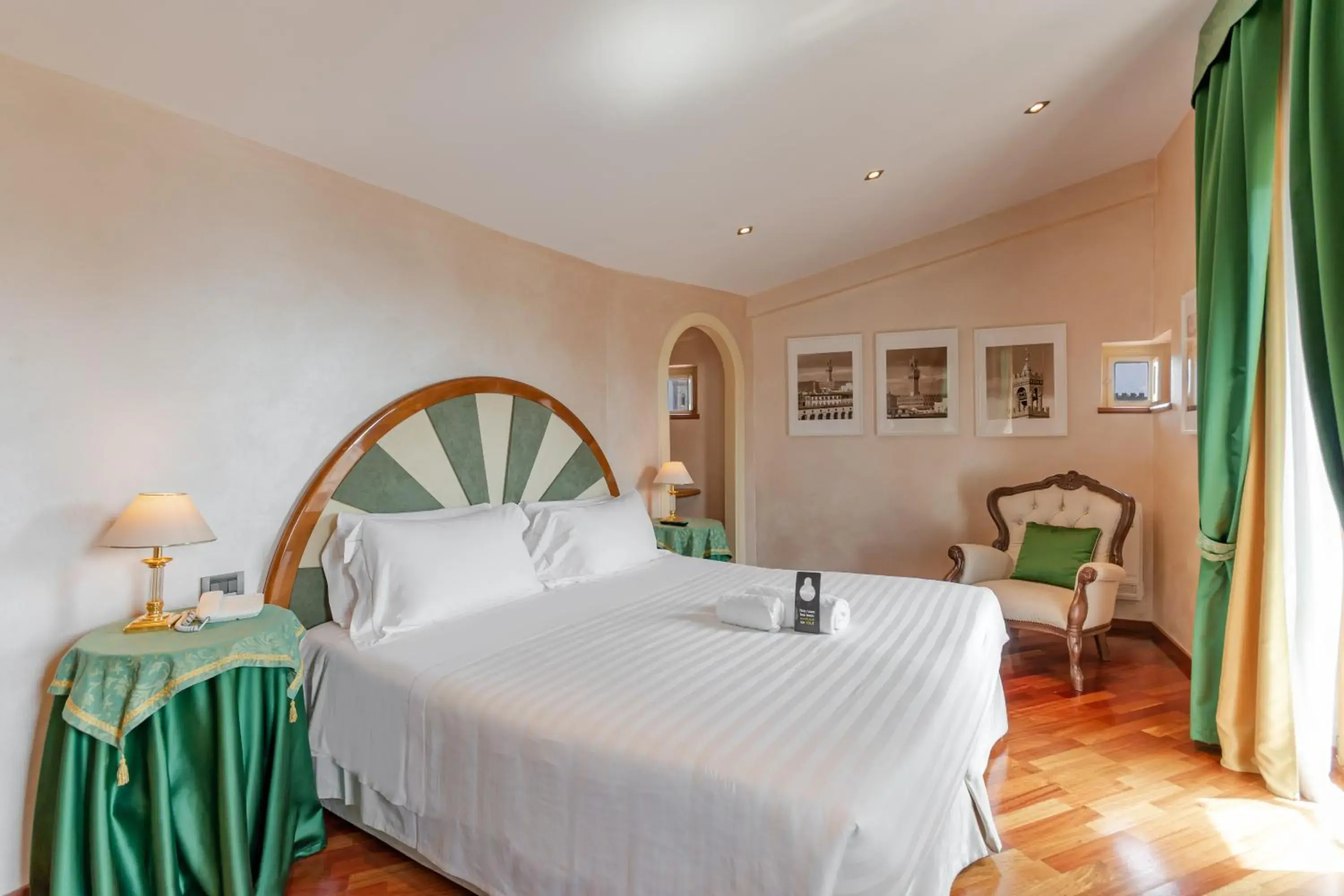 Bedroom, Bed in B&B Hotel Firenze Pitti Palace al Ponte Vecchio
