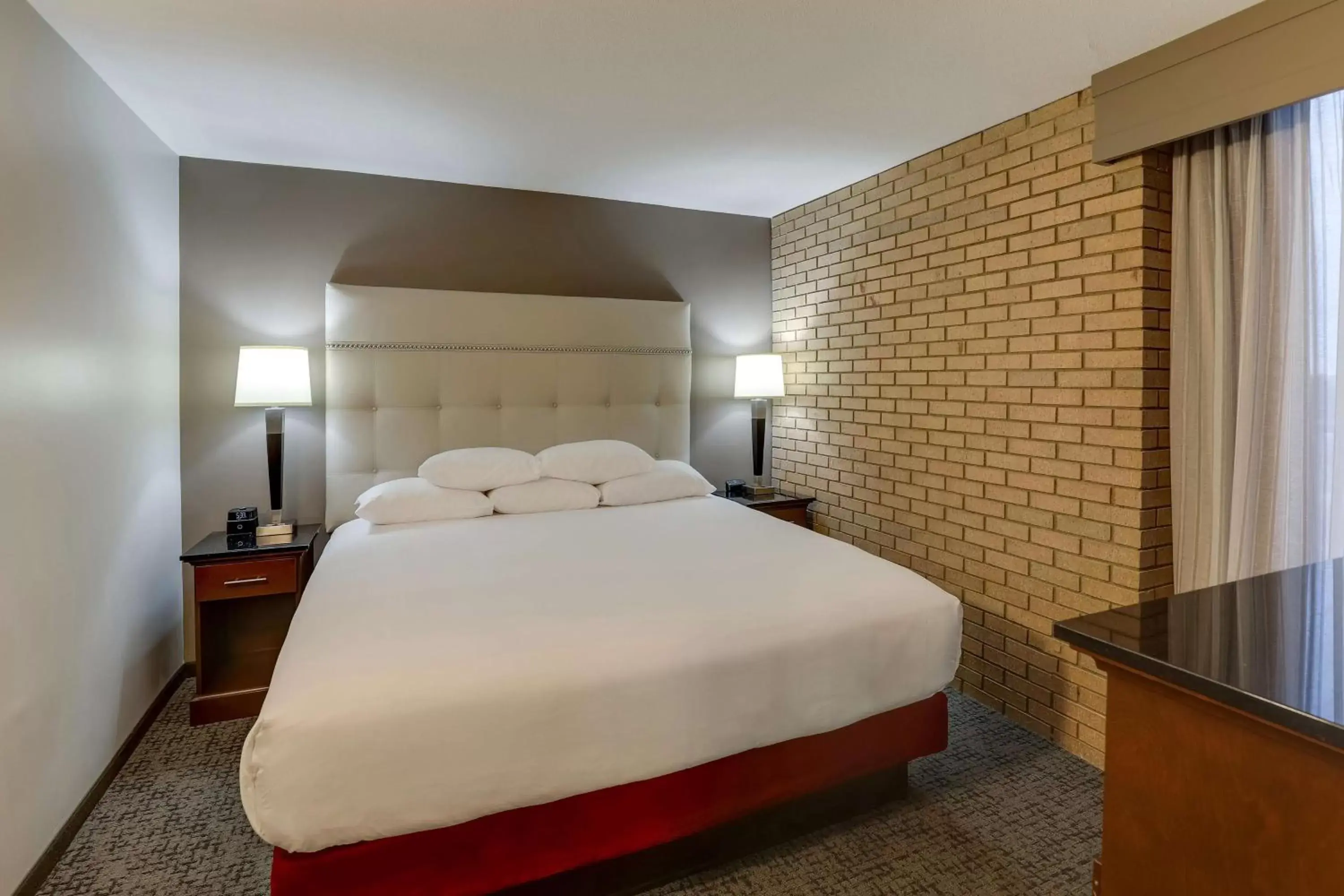 Bedroom, Bed in Drury Inn & Suites Columbus Dublin