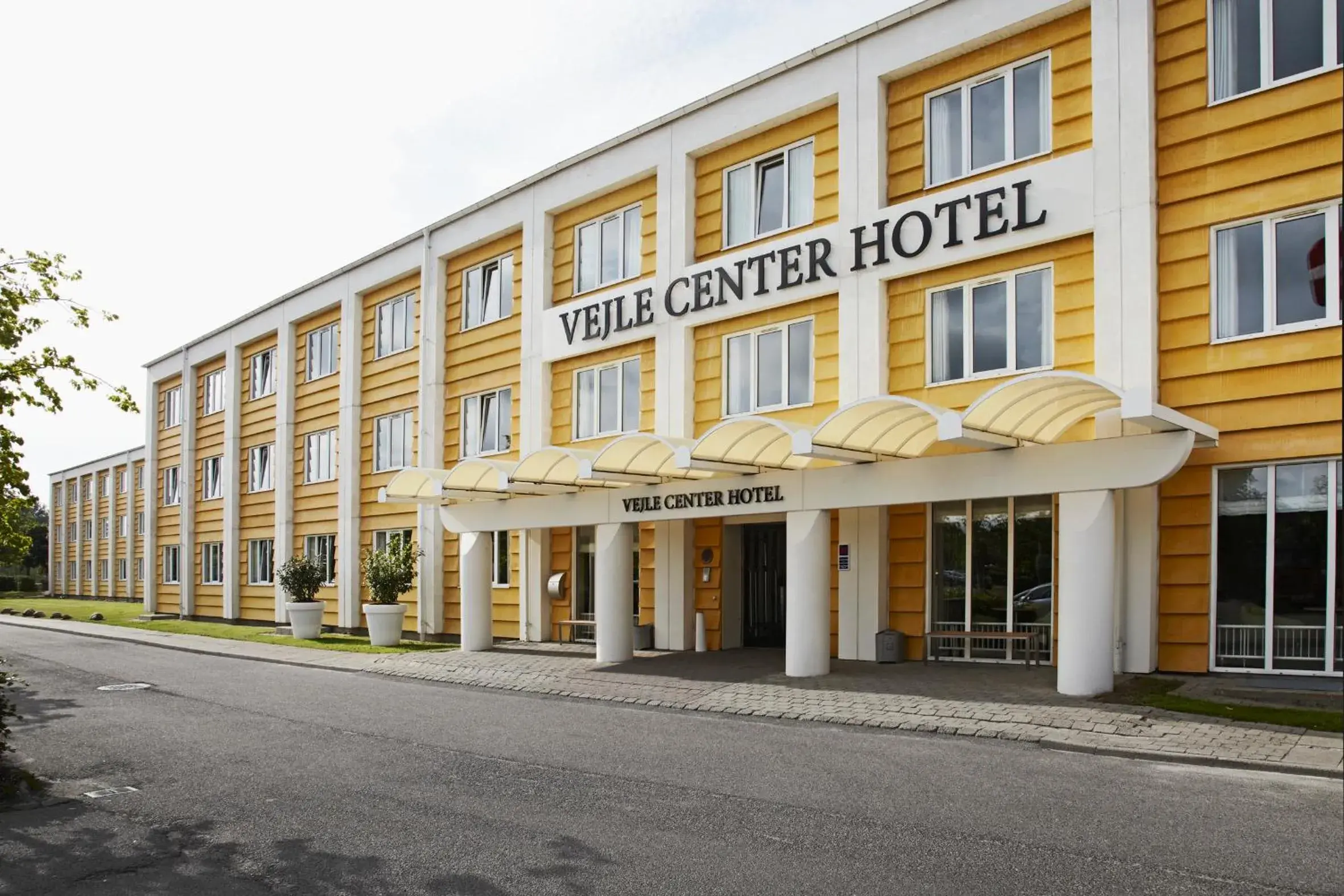 Facade/entrance, Property Building in Vejle Center Hotel