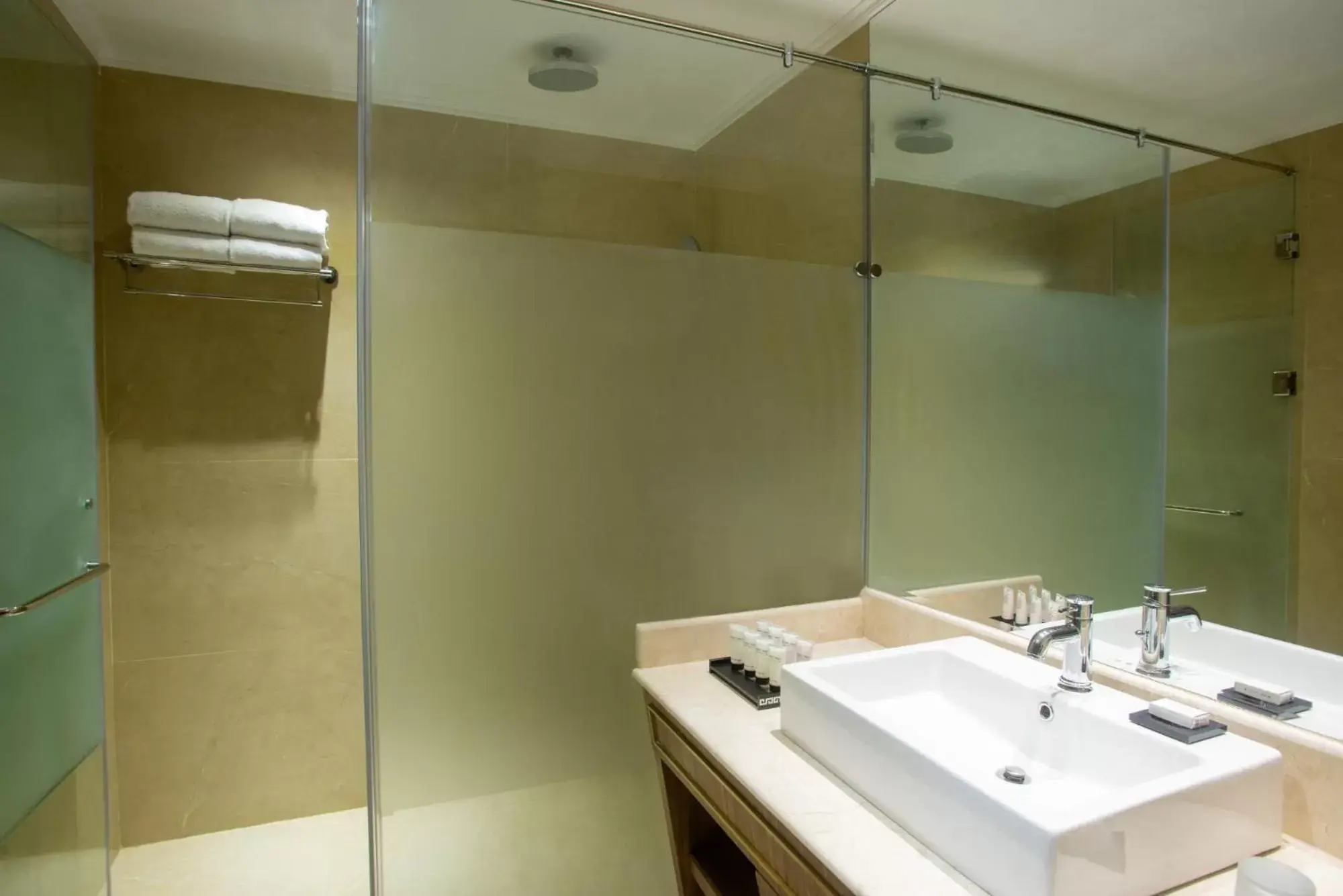 Shower, Bathroom in Mövenpick Hotel Cairo - Media City