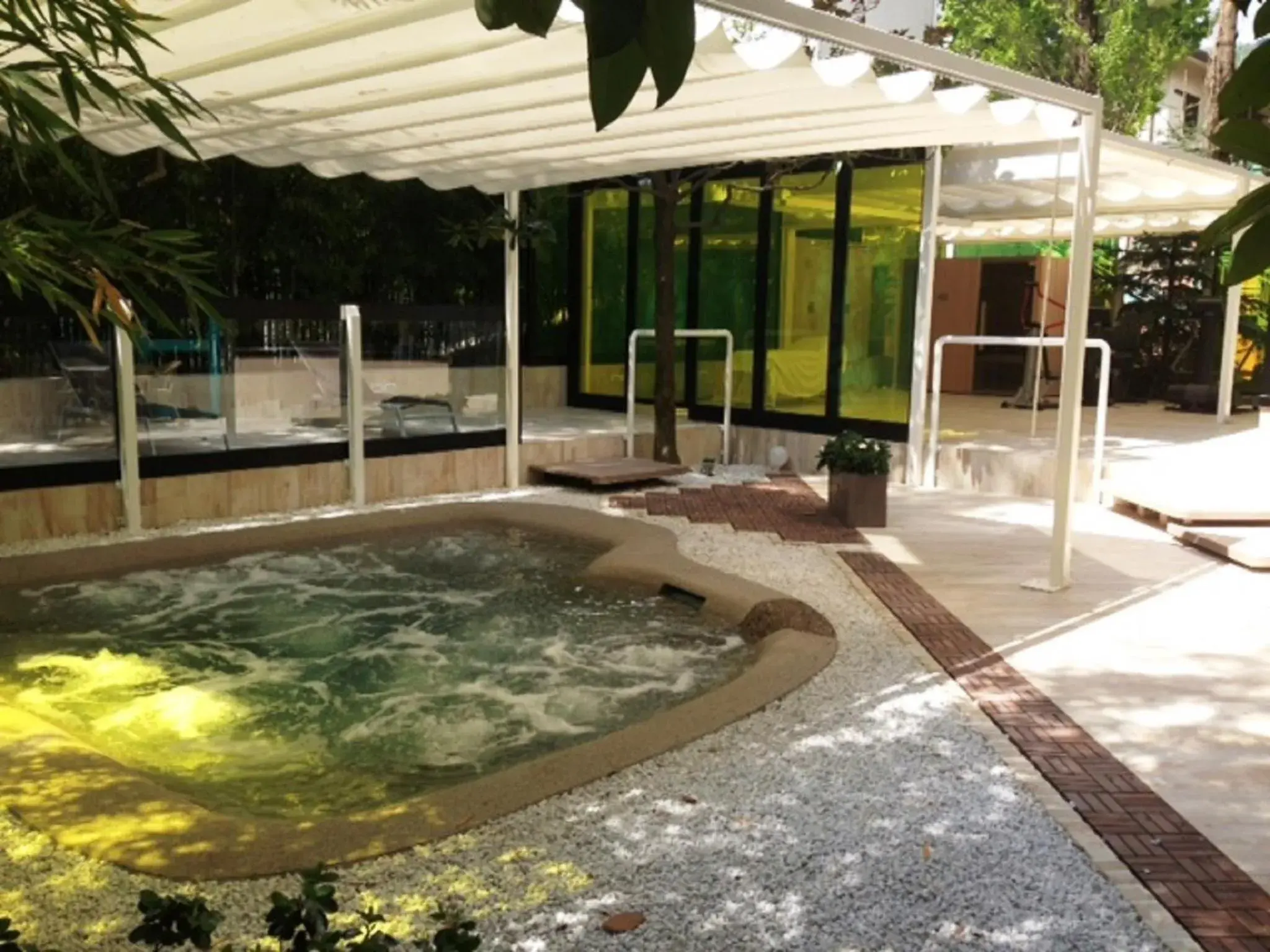 Hot Tub, Swimming Pool in Grand Hotel Panoramic