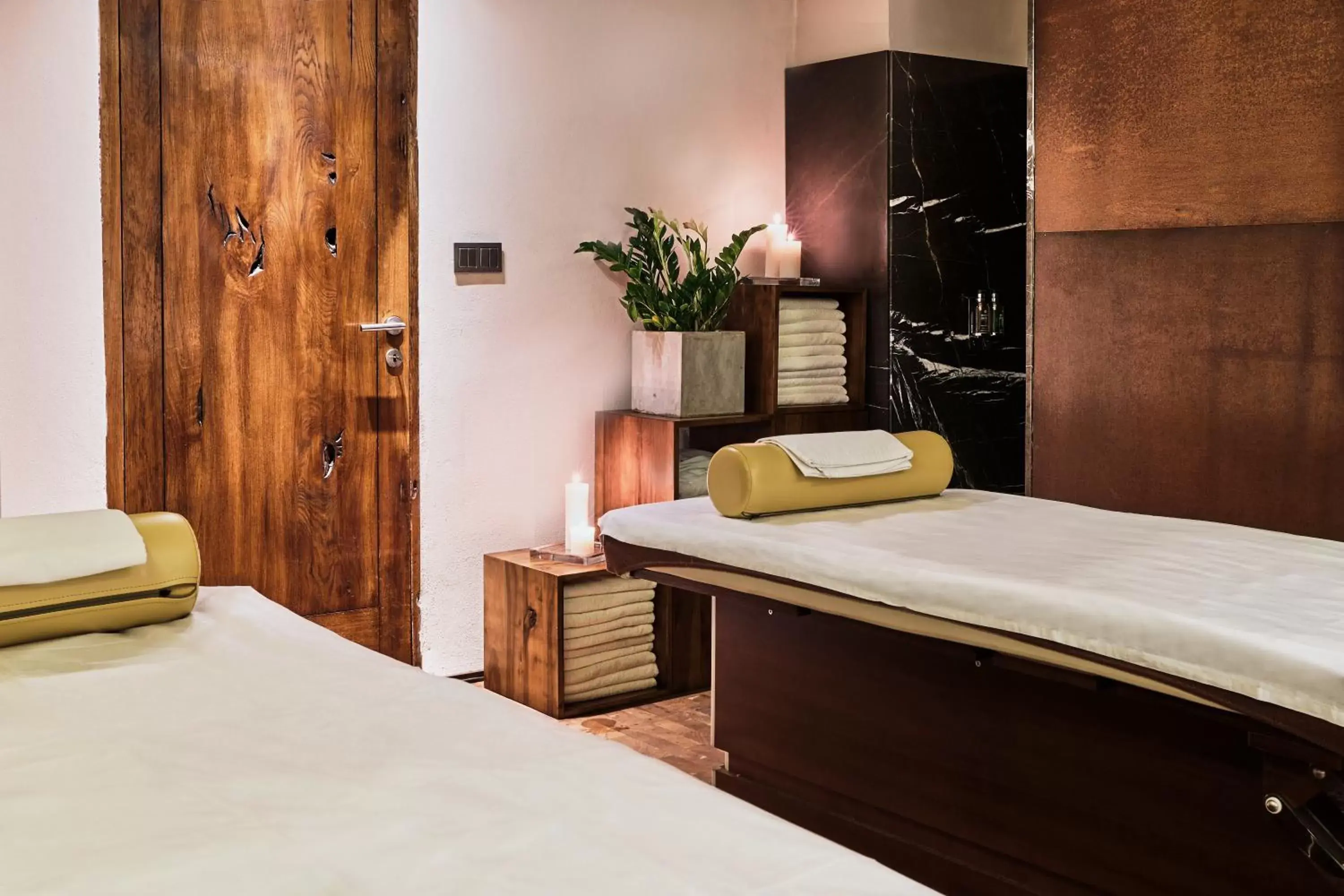 Massage, Bed in Hotel Stary