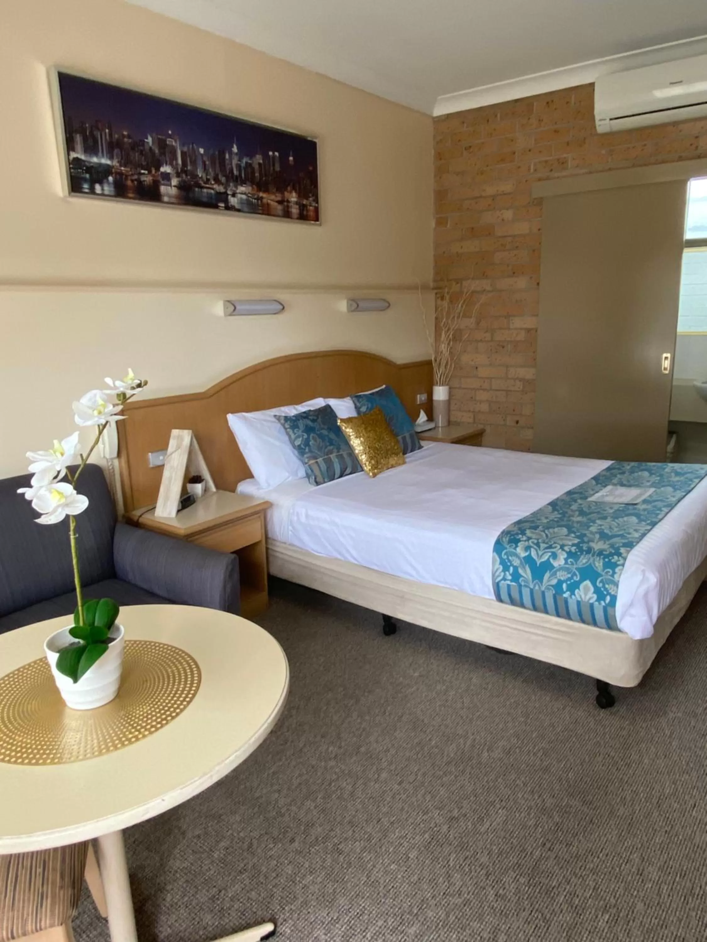 Property building, Bed in Marriott Park Motel