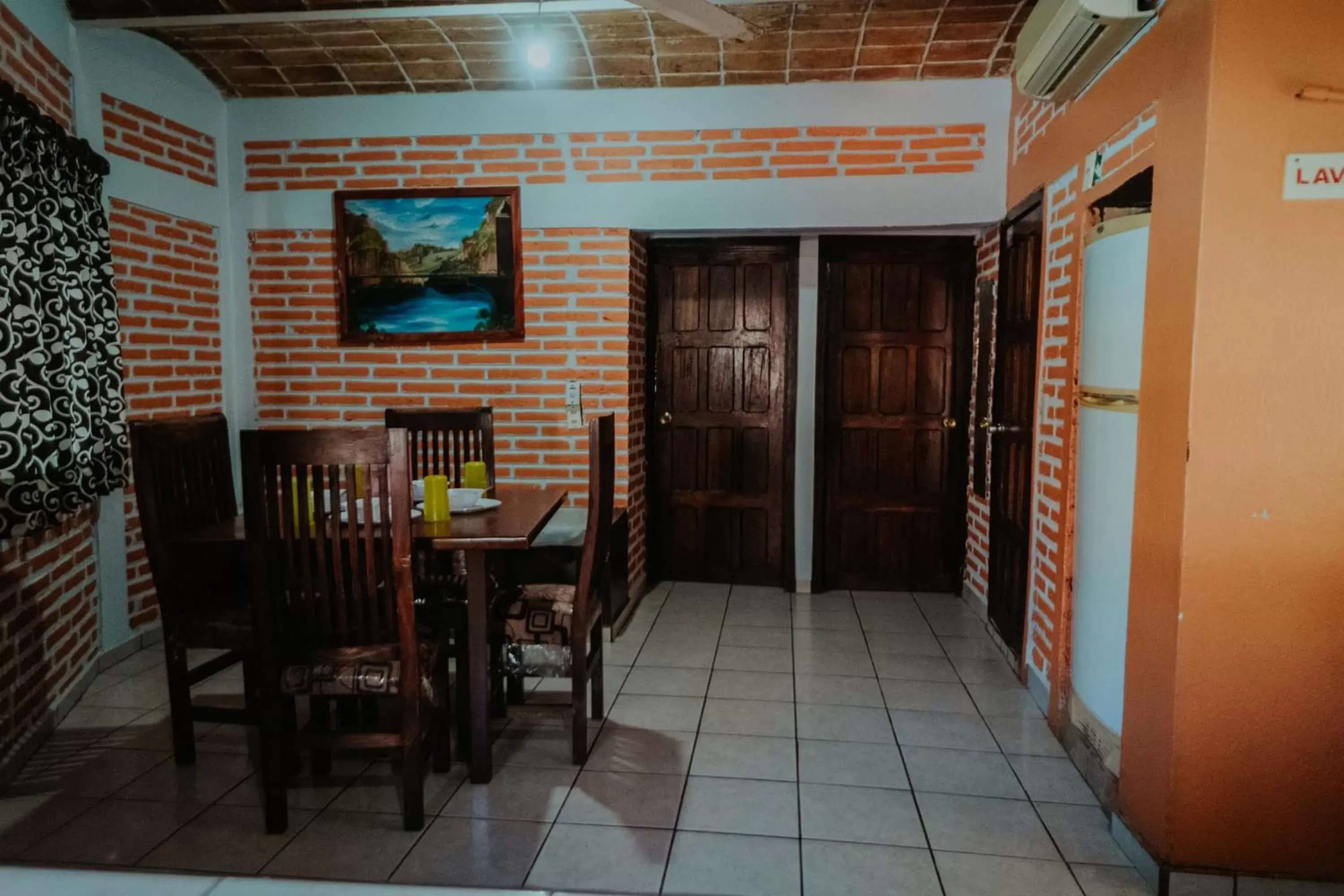 Dining area in Bungalows Flamingos