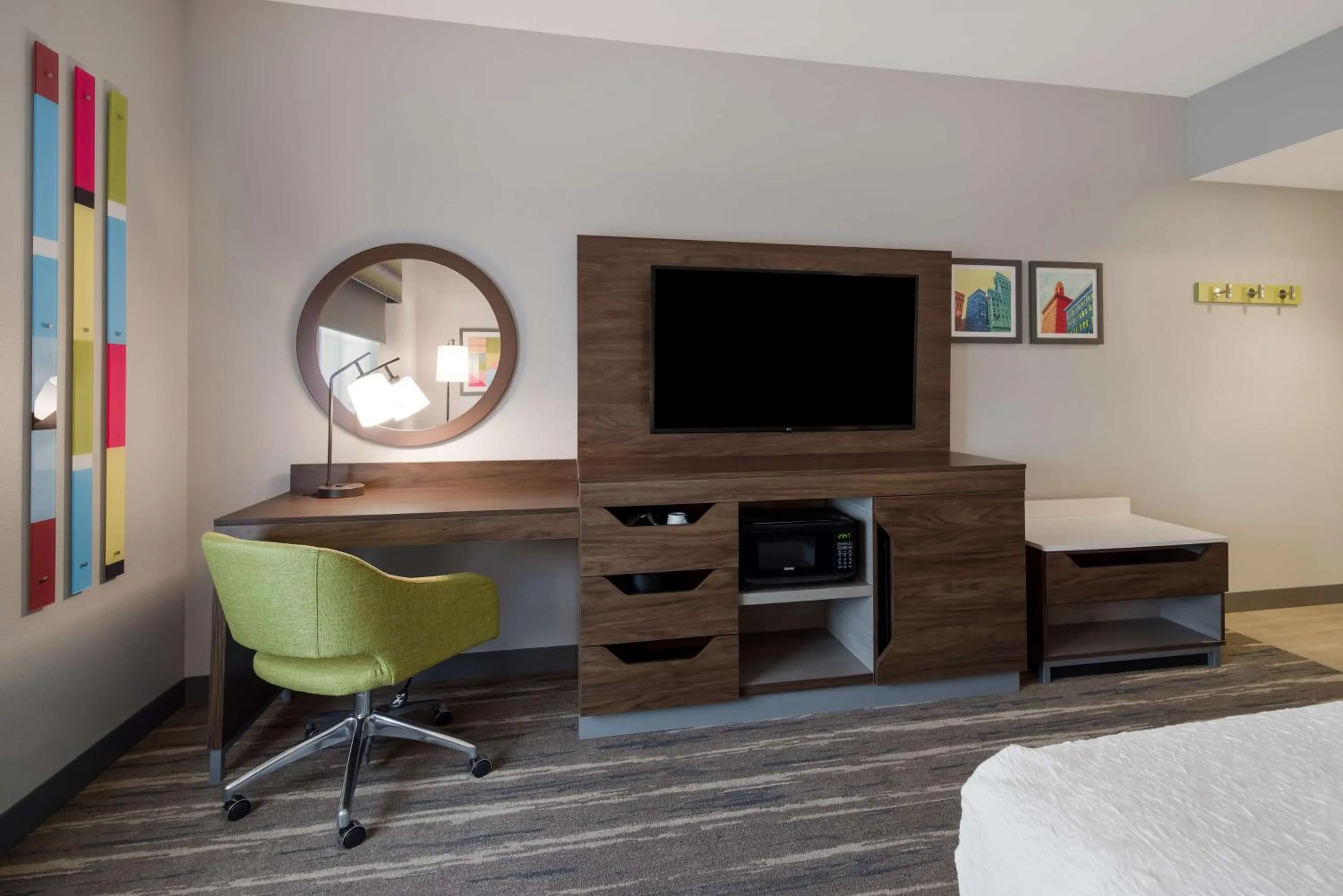 Bedroom in Hampton Inn Concord