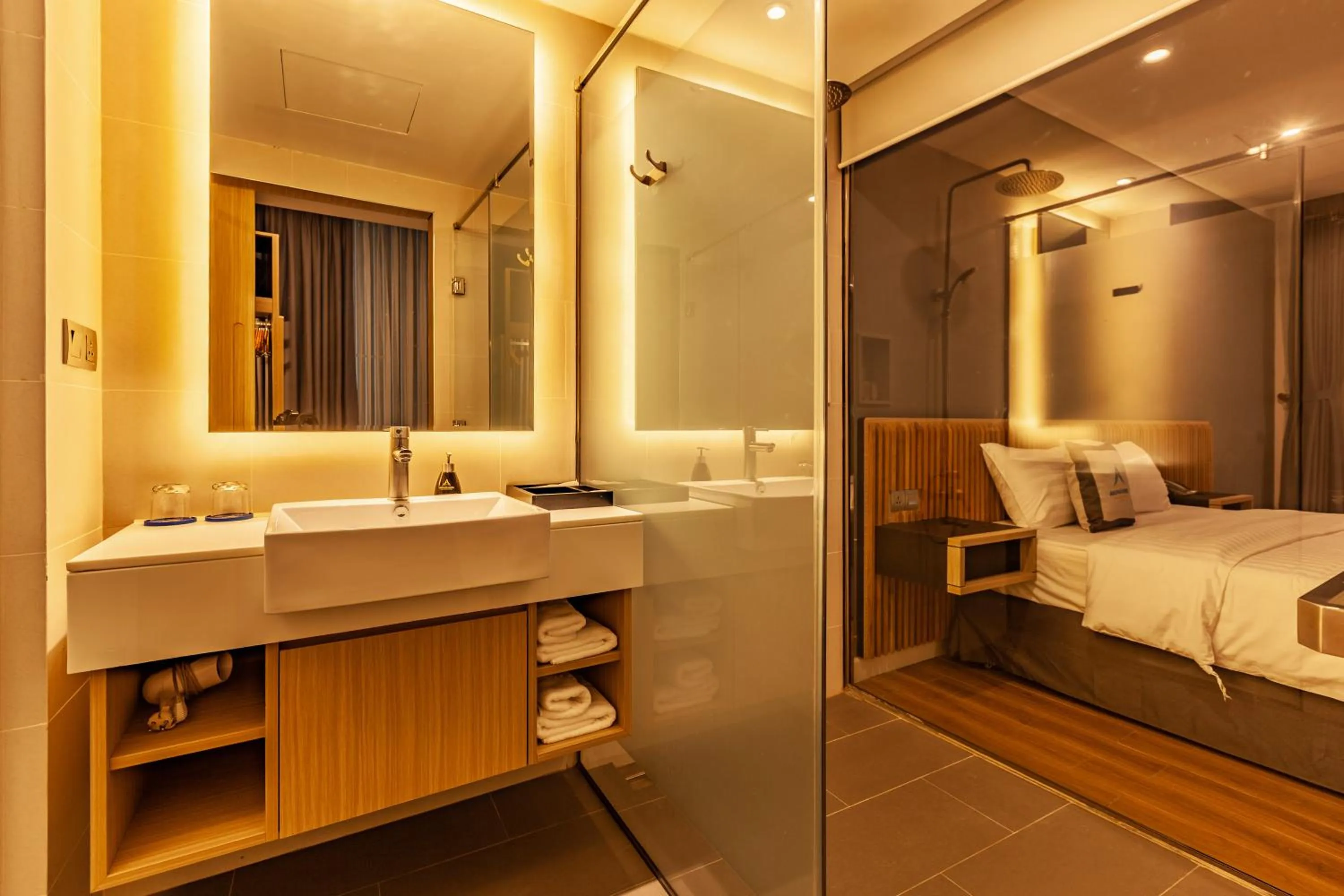 Shower, Bed in An Phu Hotel
