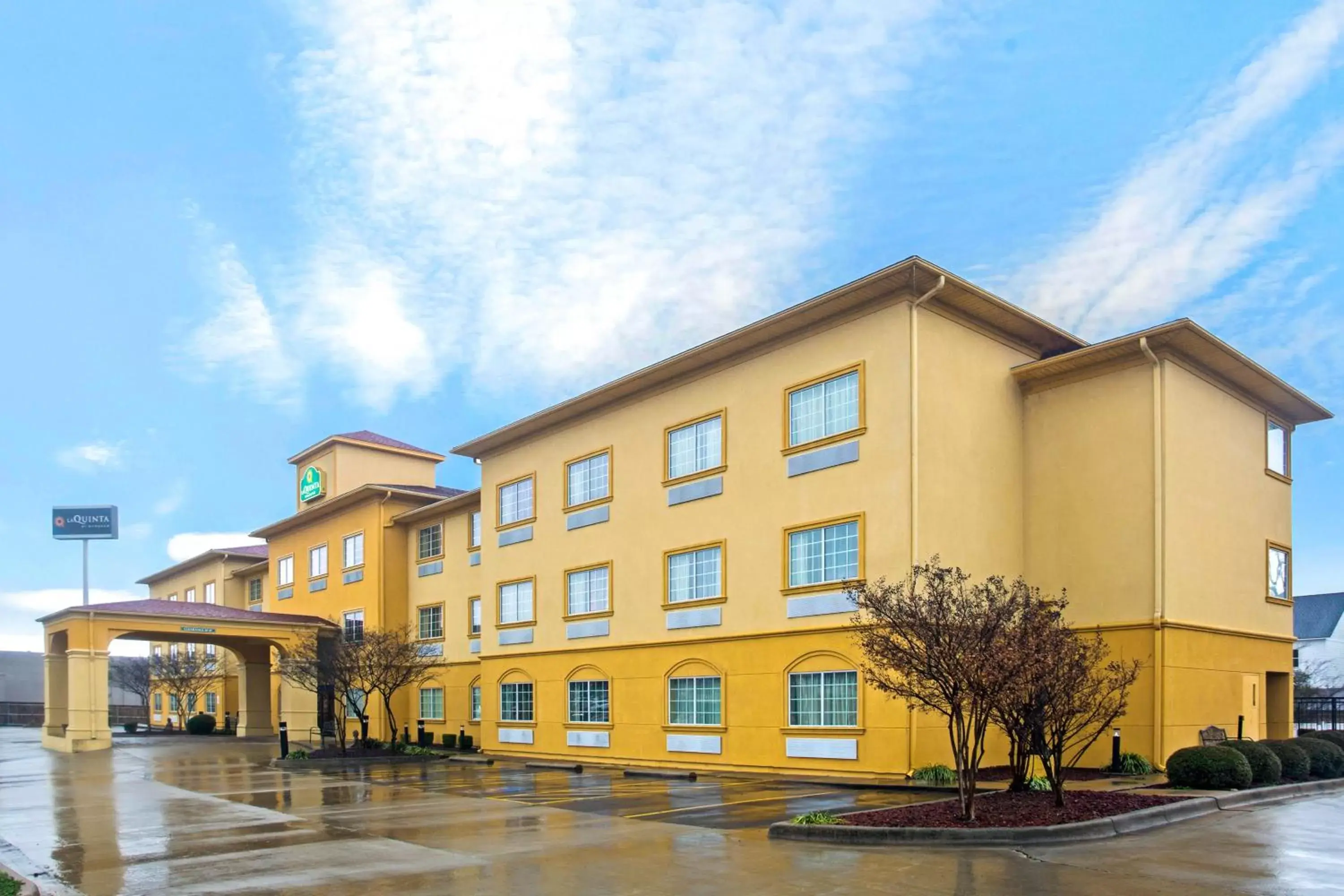 Facade/entrance, Property Building in La Quinta by Wyndham Fort Smith