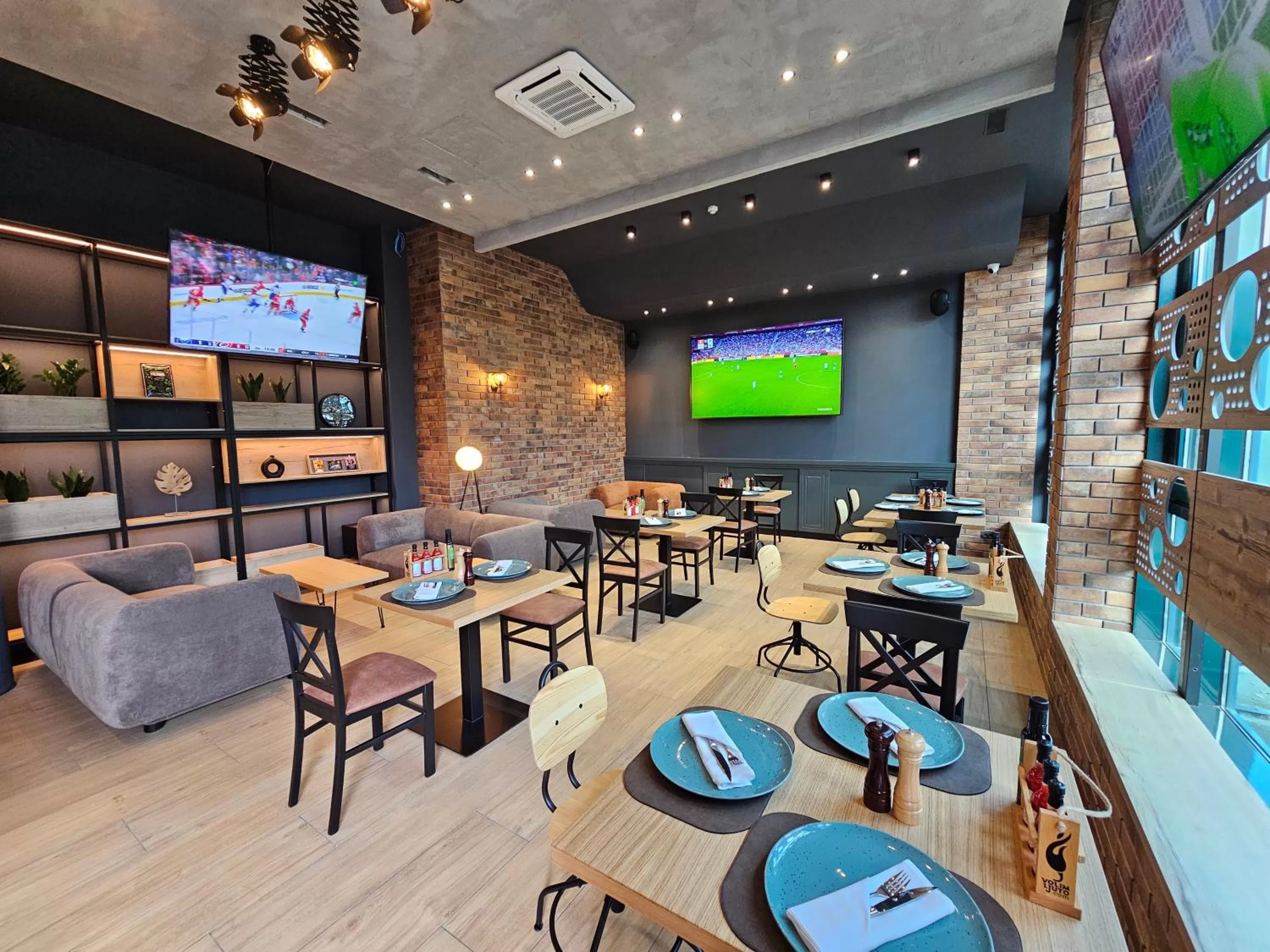 Restaurant/places to eat in Hotel Aristos