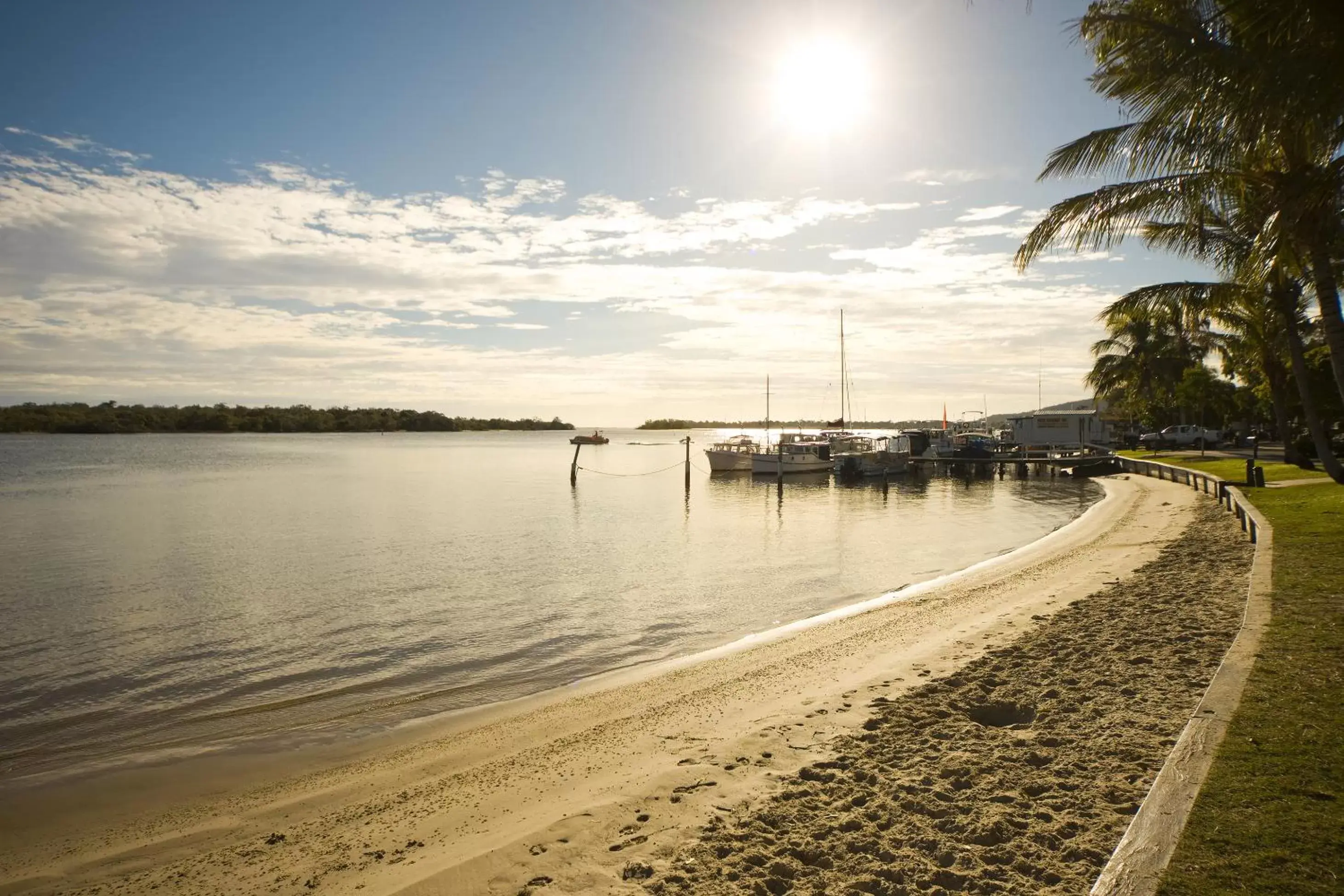 Area and facilities, Beach in Noosa Sun Motel