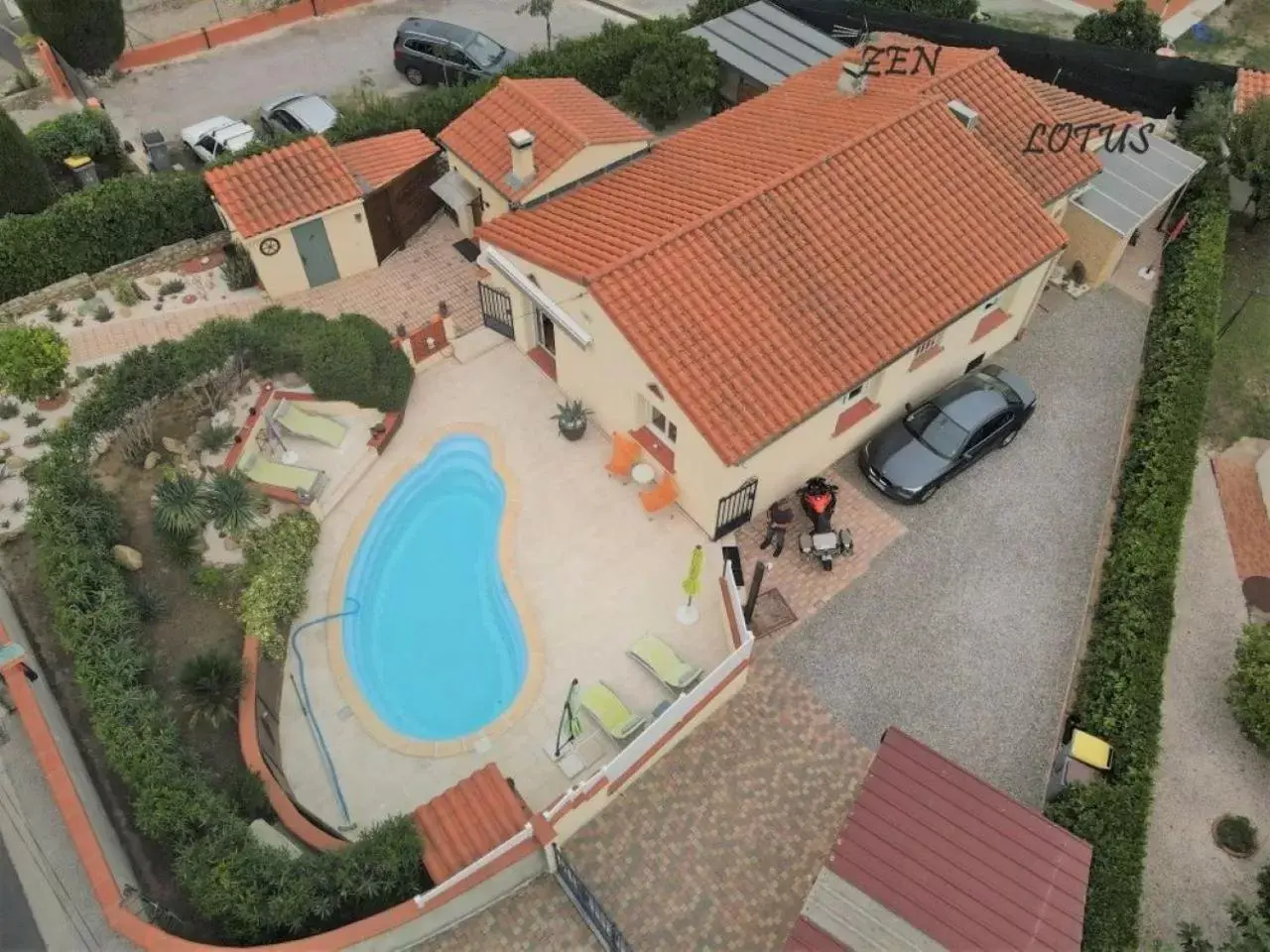 Property building, Bird's-eye View in La Picholine